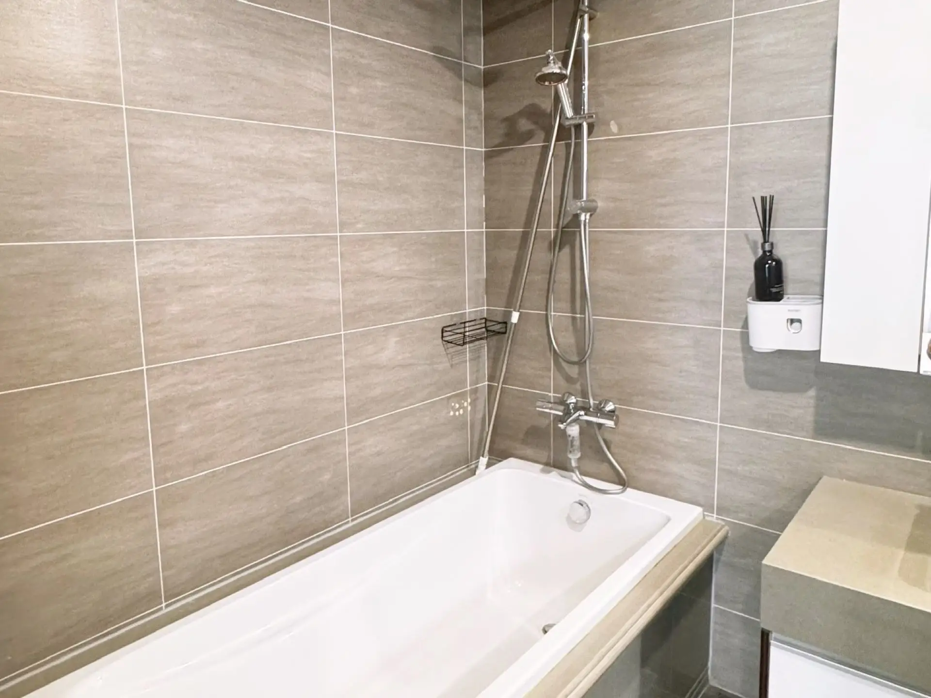 6TH Element -24F- Bathroom 2