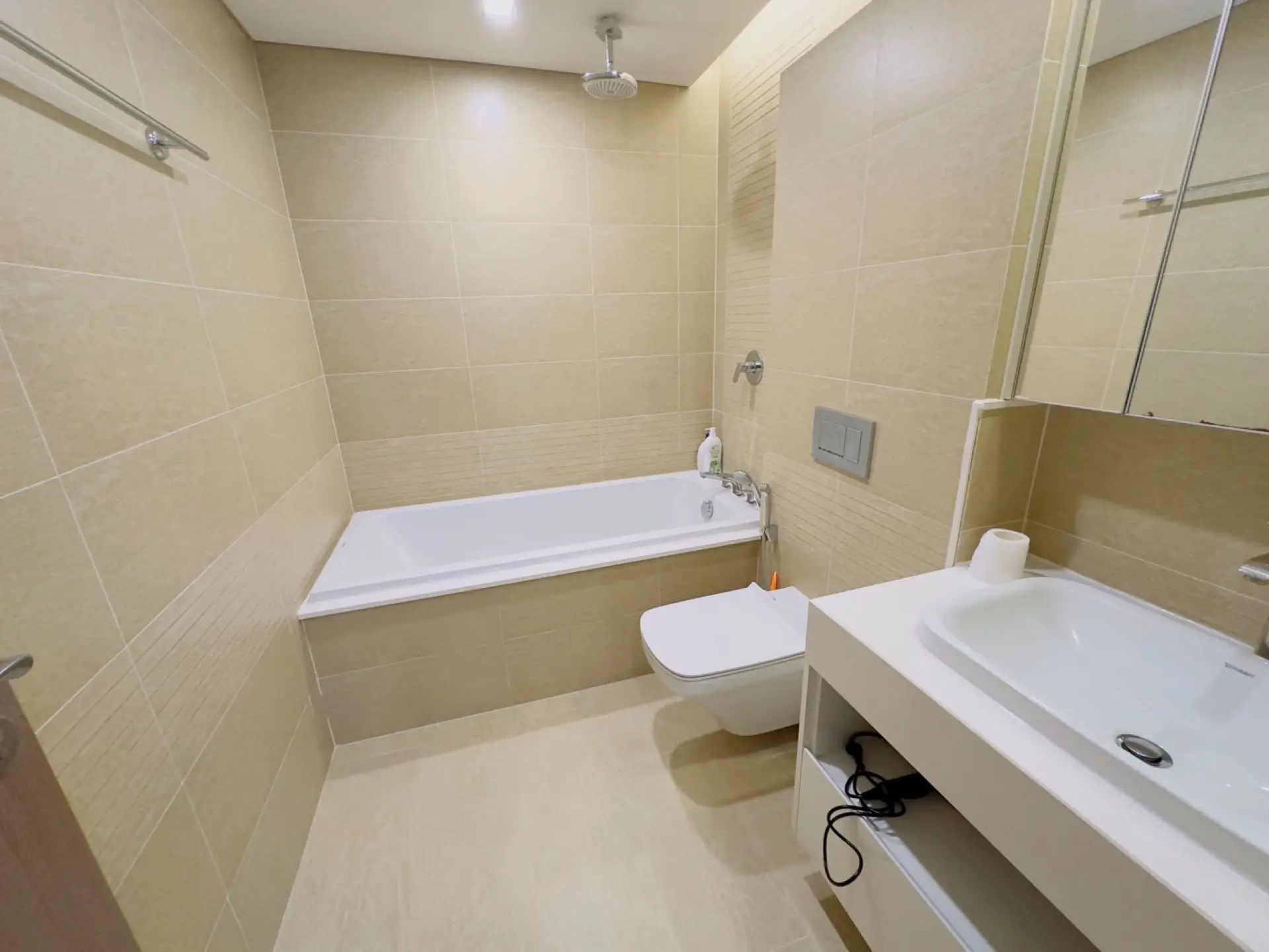 Metropolis – M1 24F- Bathoom 2
