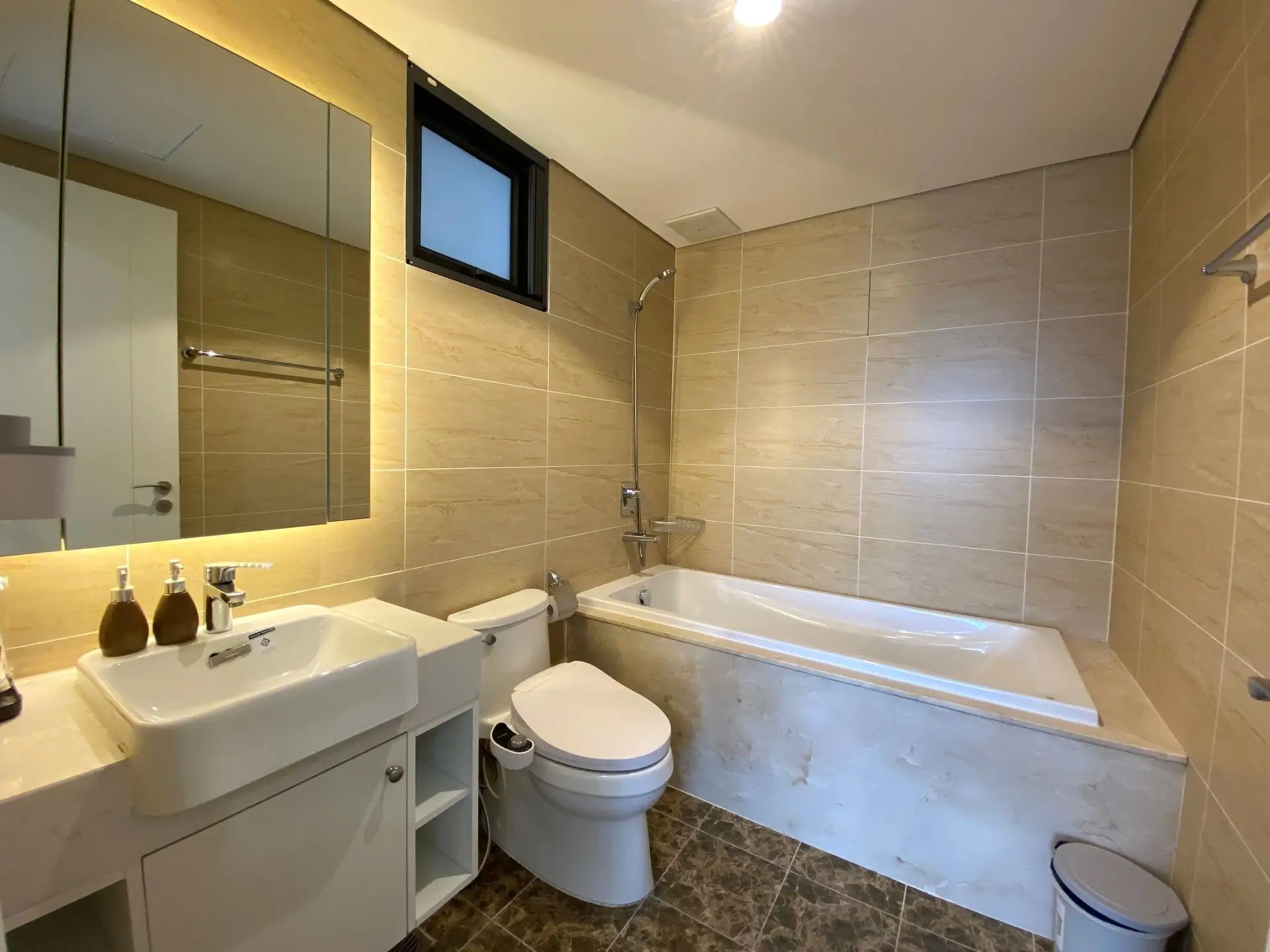 Dcapital- C6 34F – 3 Bed – Bathroom