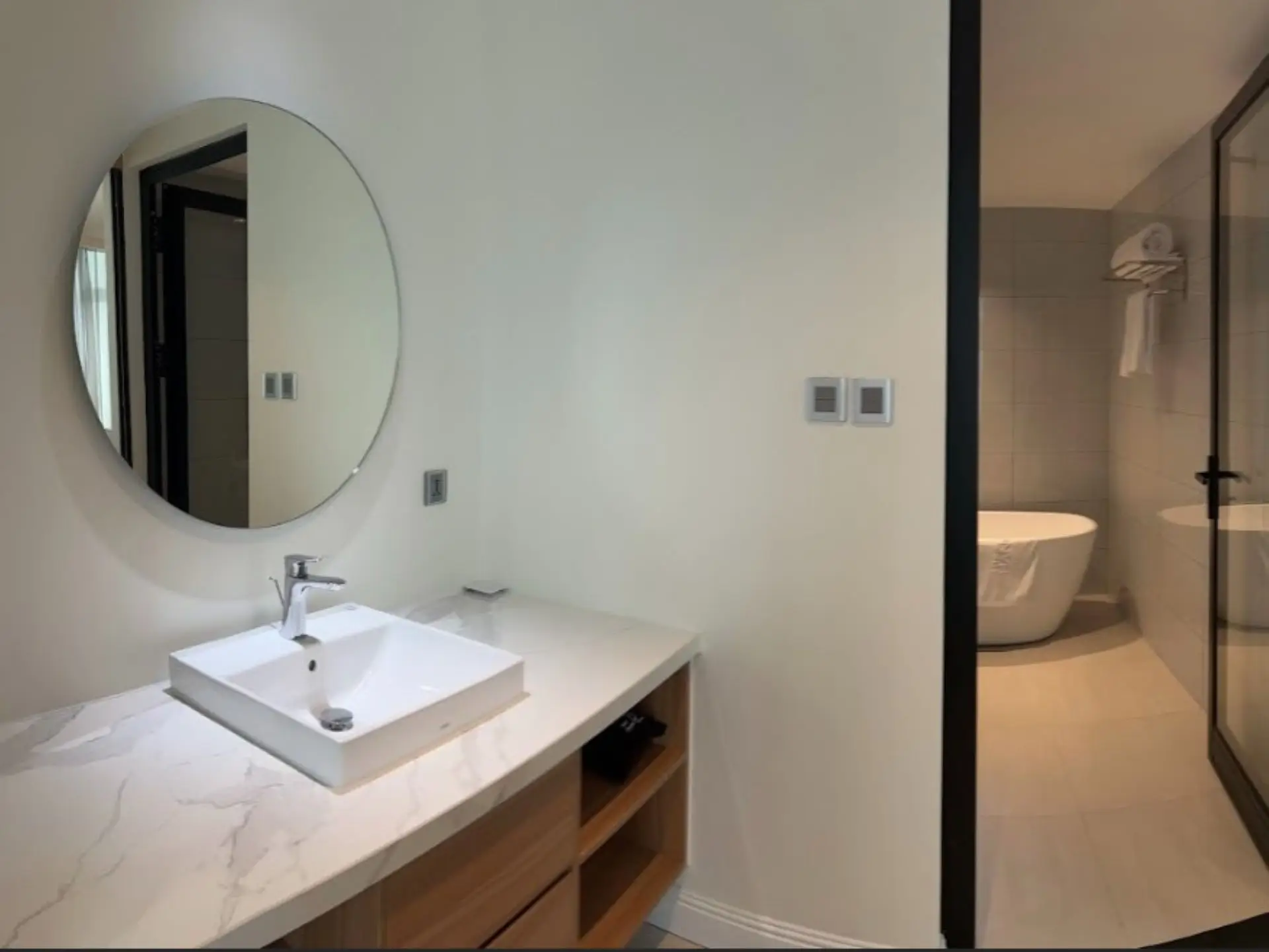 Hanoi club-1 Bed-Bathroom 1