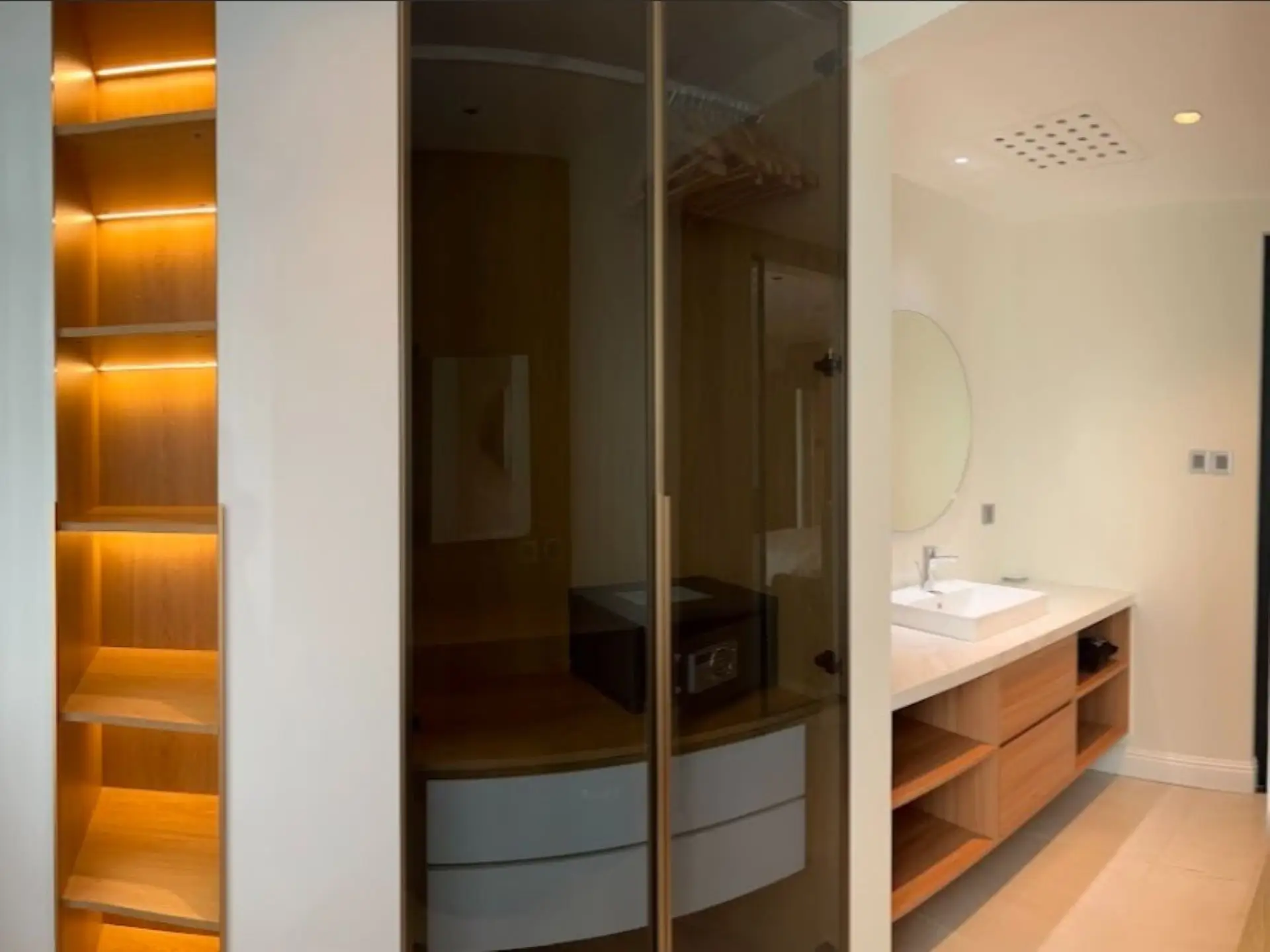 Hanoi club-1 Bed-Bathroom 2