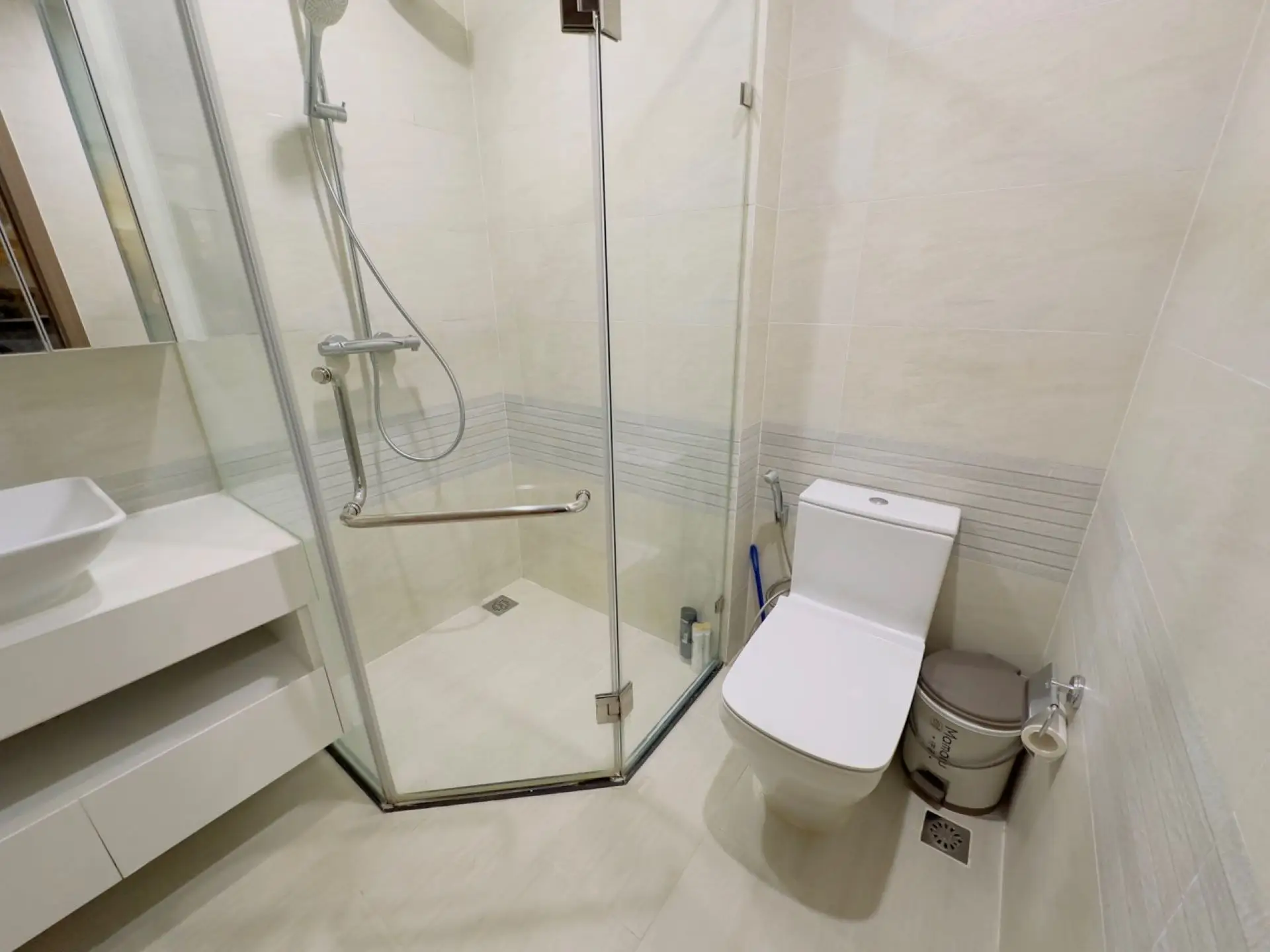 Metropolis – M1 24F- Bathoom 1