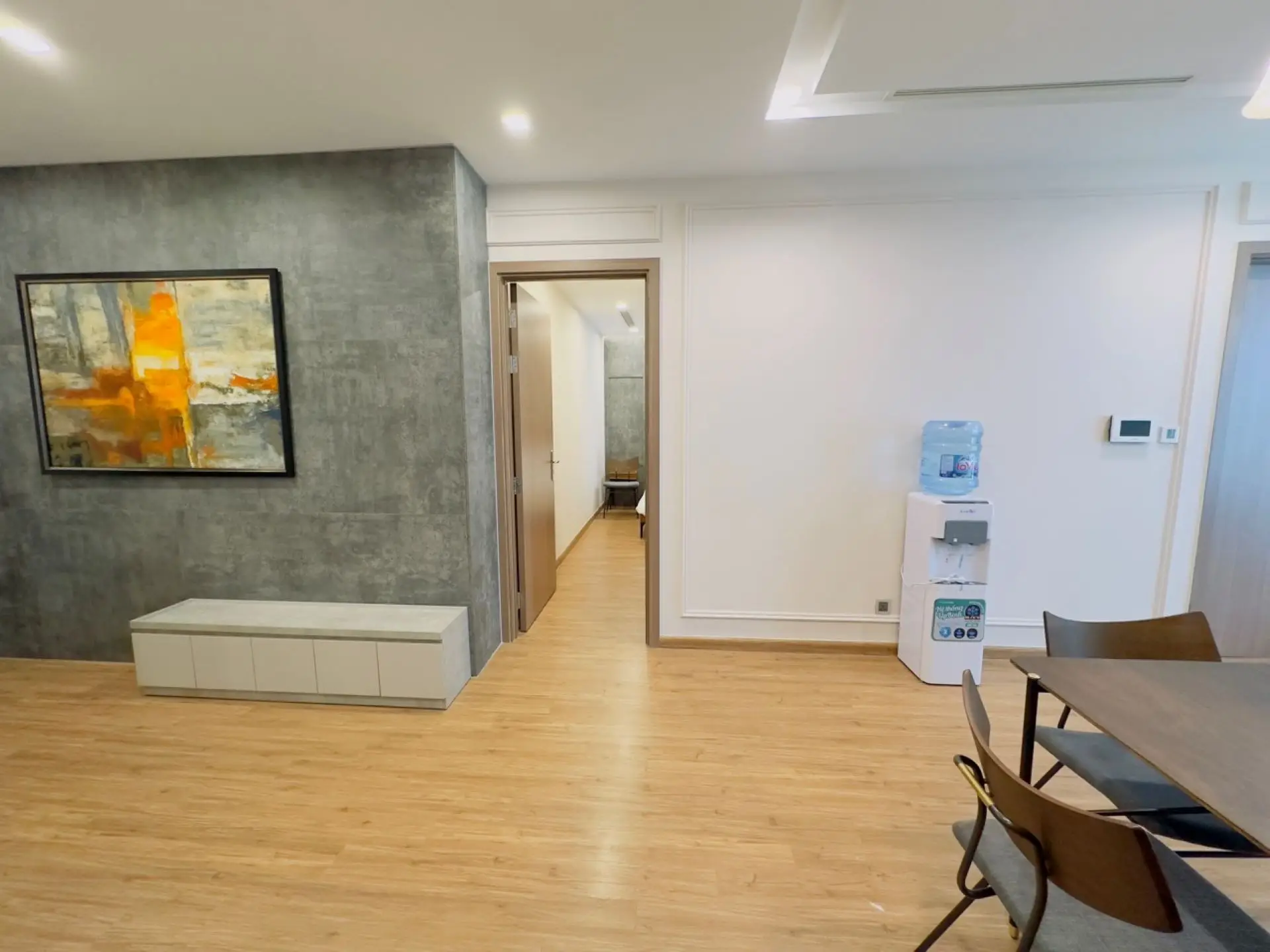 Metropolis – M1 24F- livingoom 2