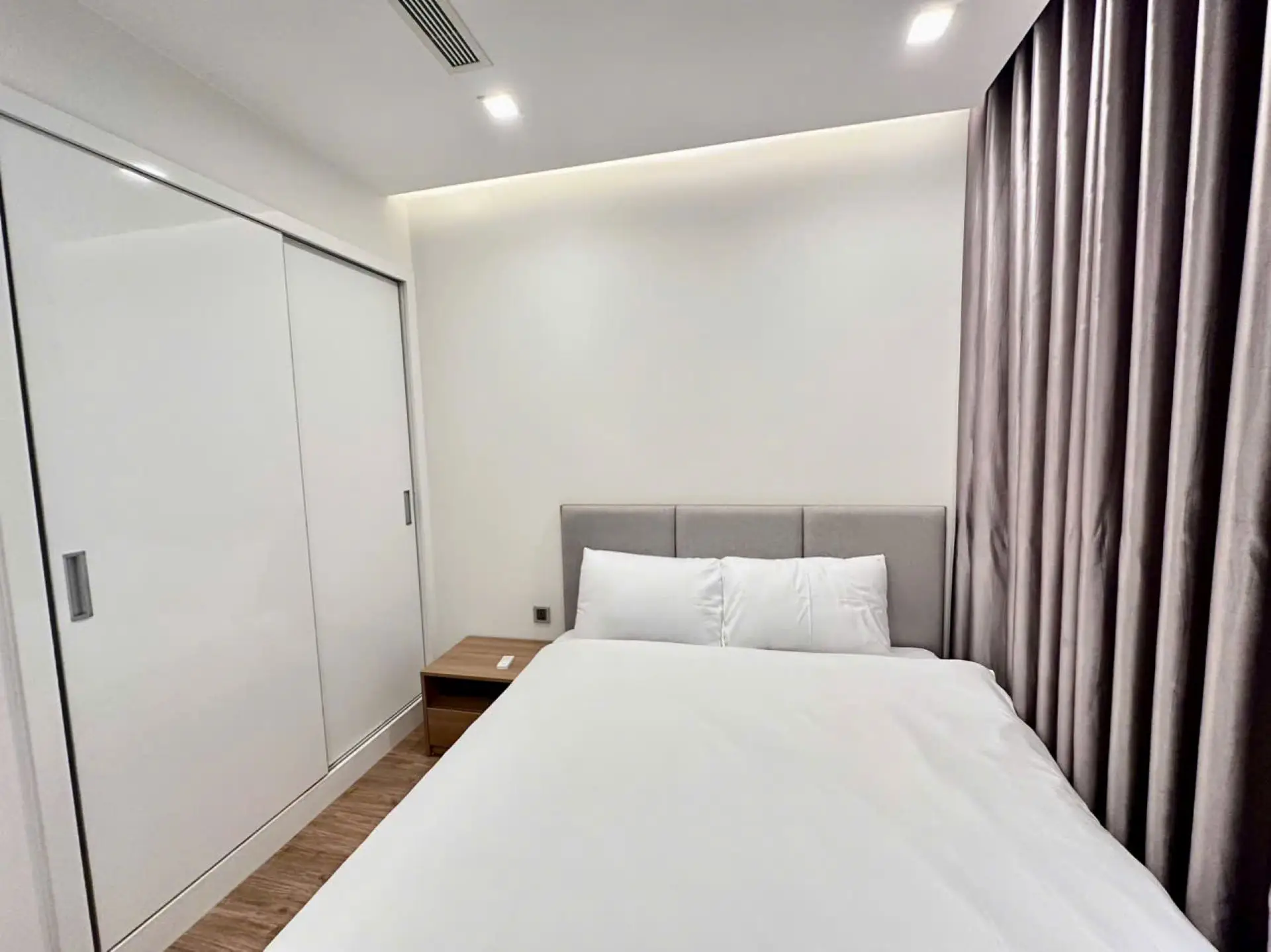 Metropolis – M2 8F- 2Bed – Bedroom