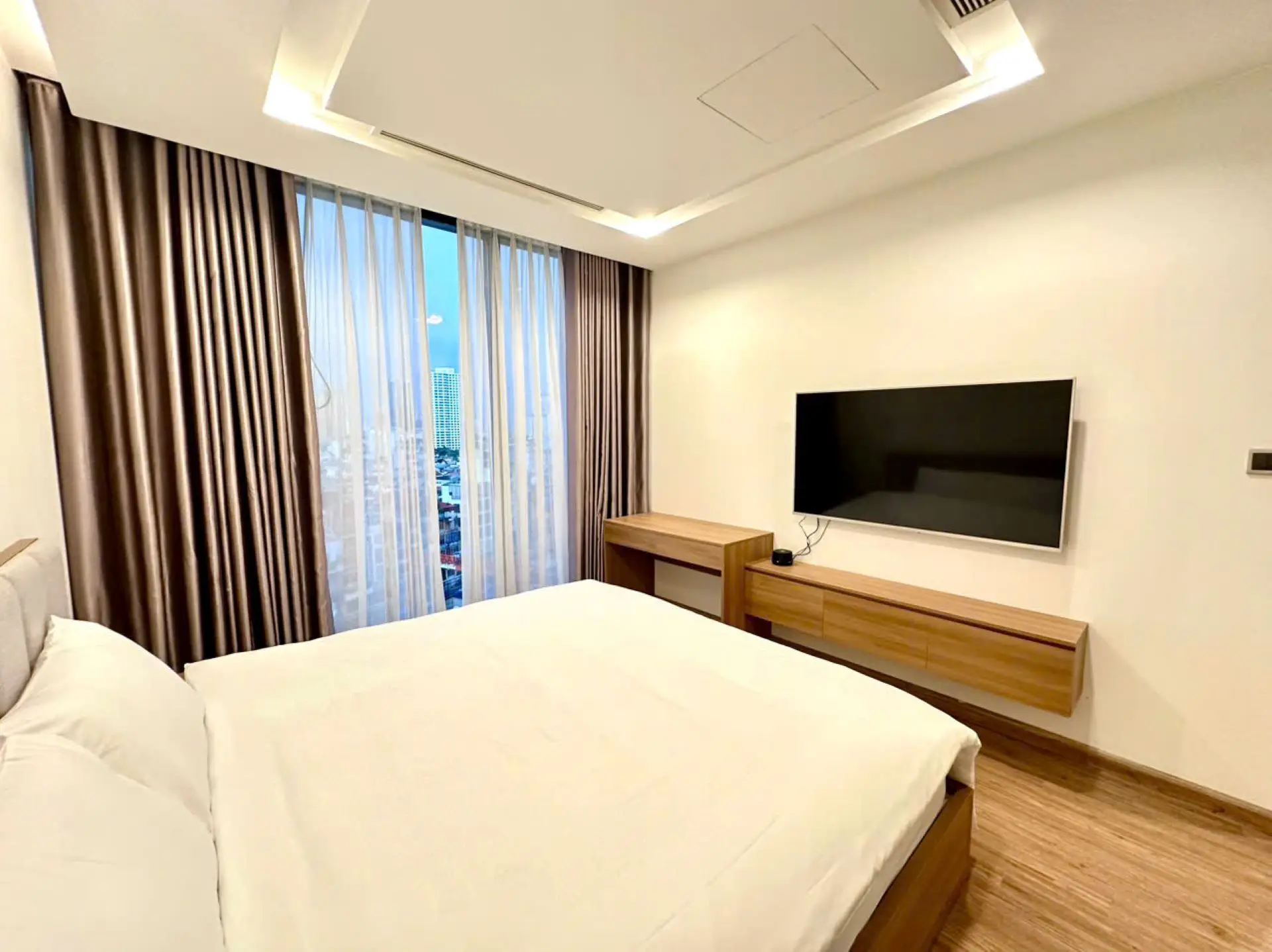 Metropolis – M2 8F- 2Bed – Bedroom 1