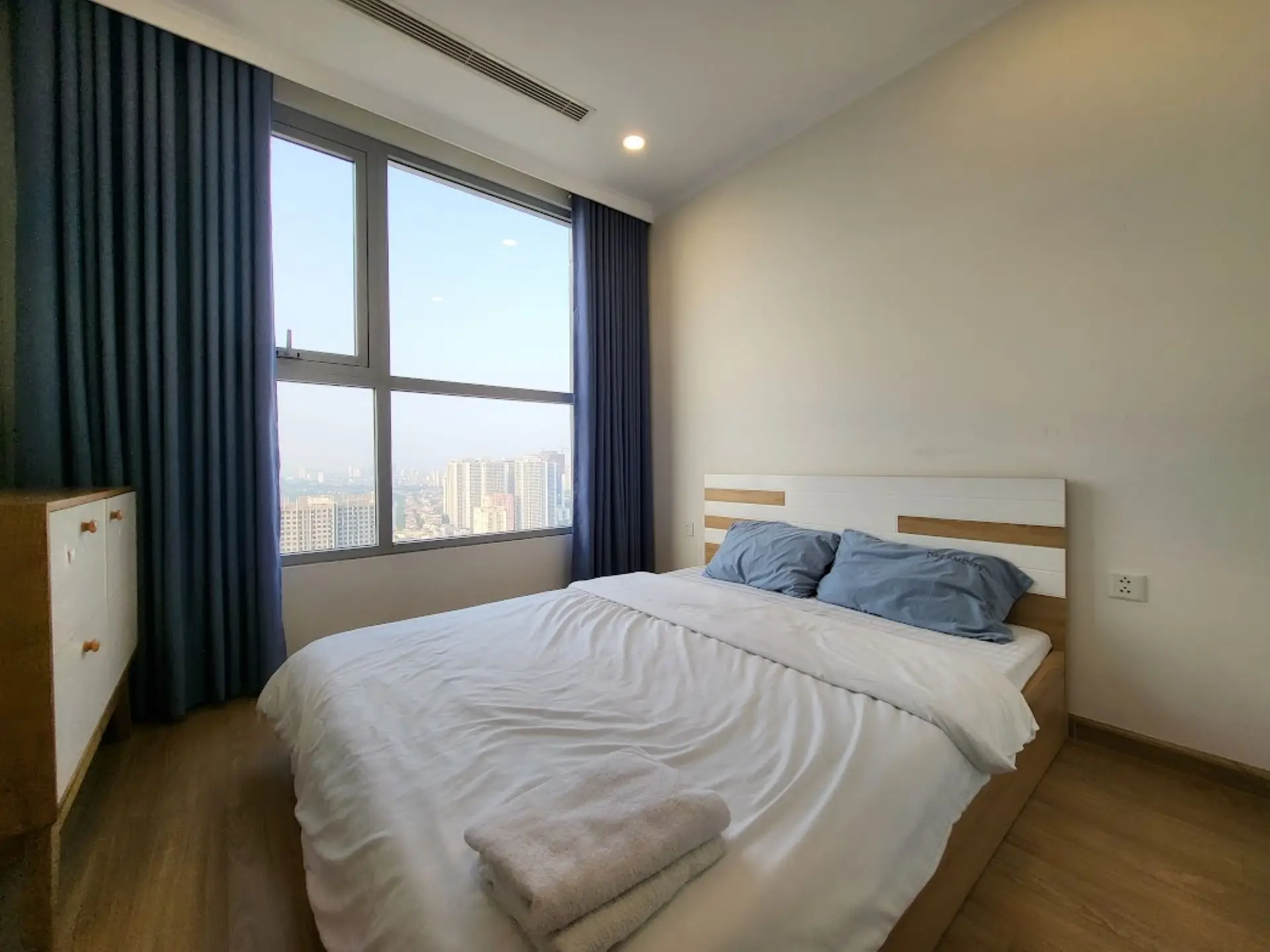 Vinhome Gardenia – A1 37F – 2 Bed – Bedroom