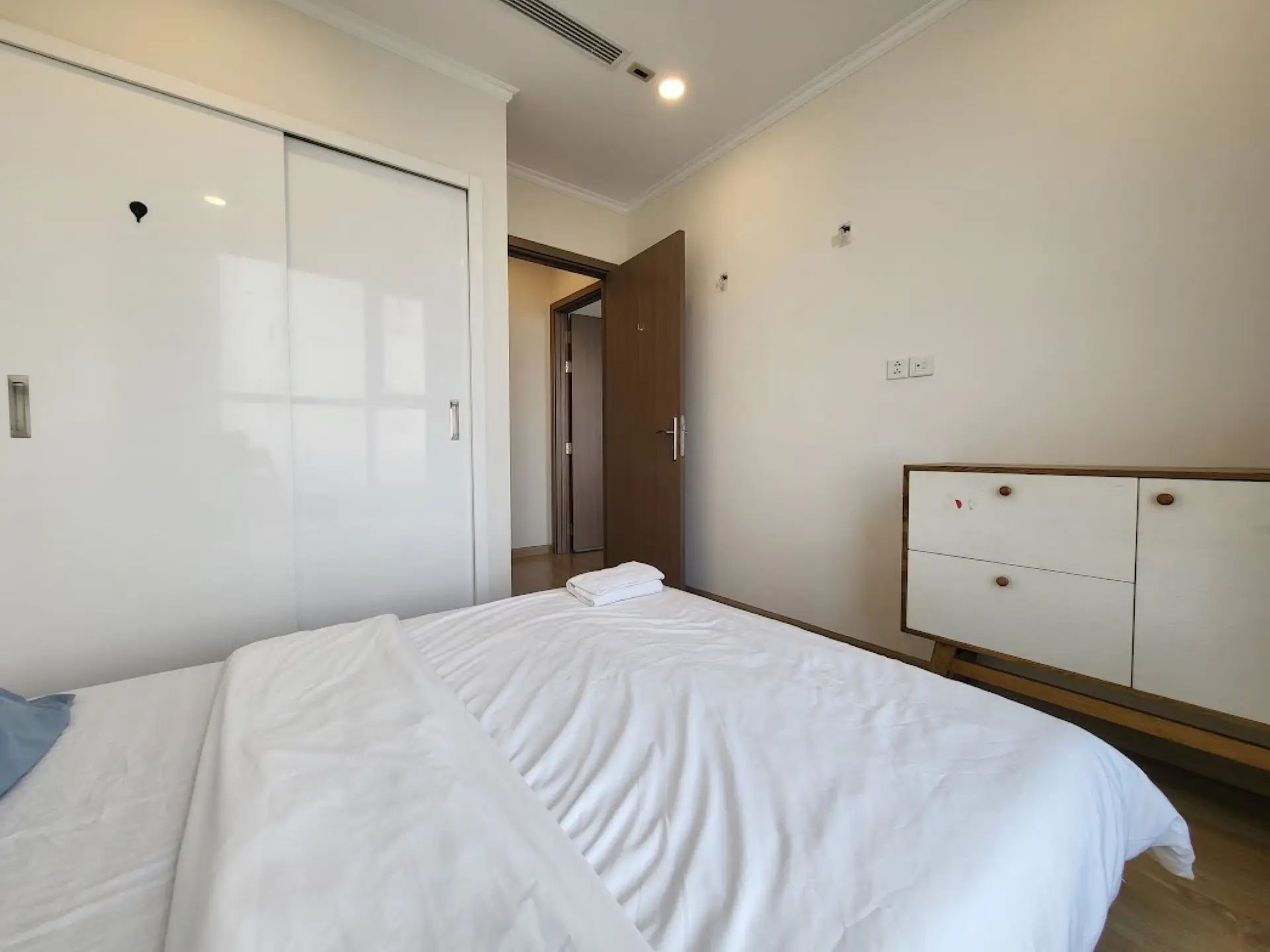 Vinhome Gardenia – A1 37F – 2 Bed – Bedroom 1