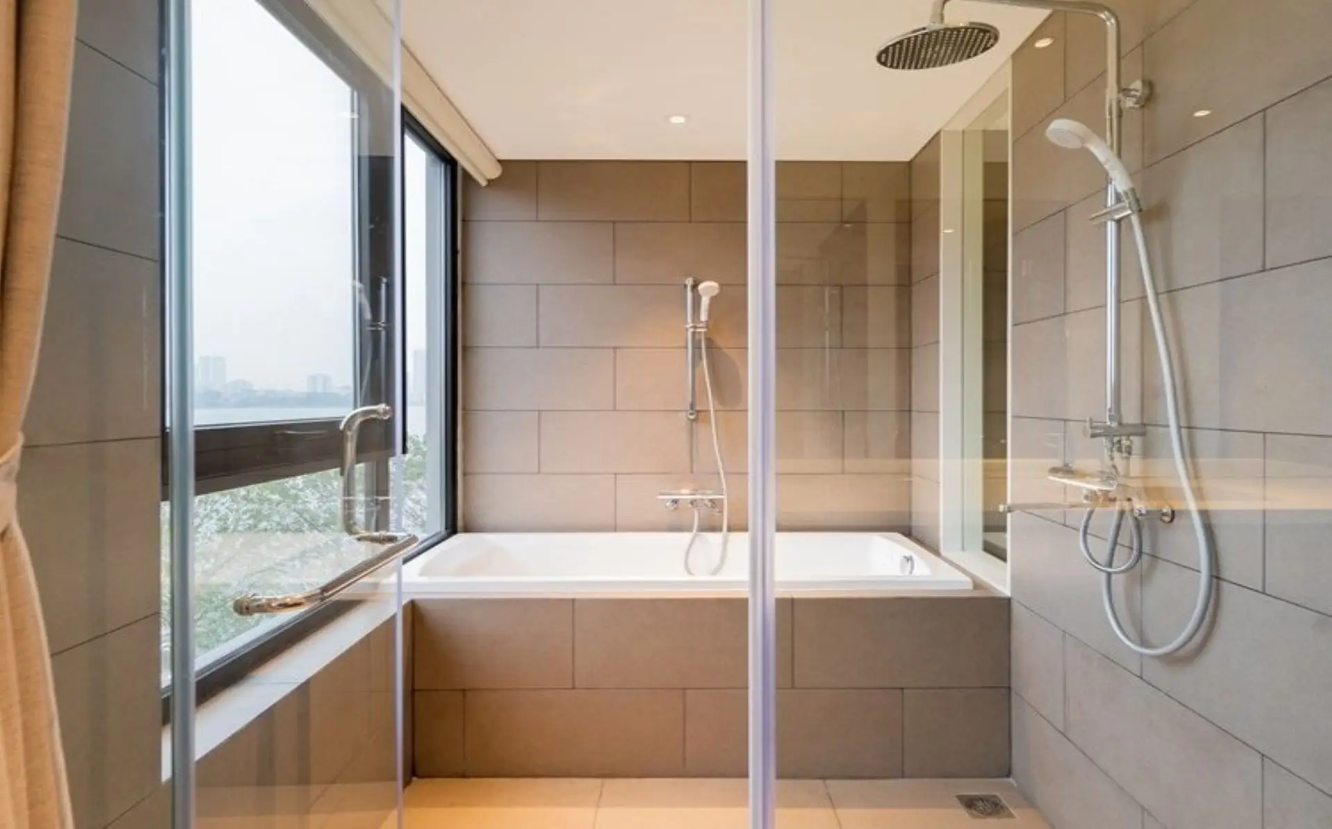 Westlake Residence 8- 4Bed- Bathroom