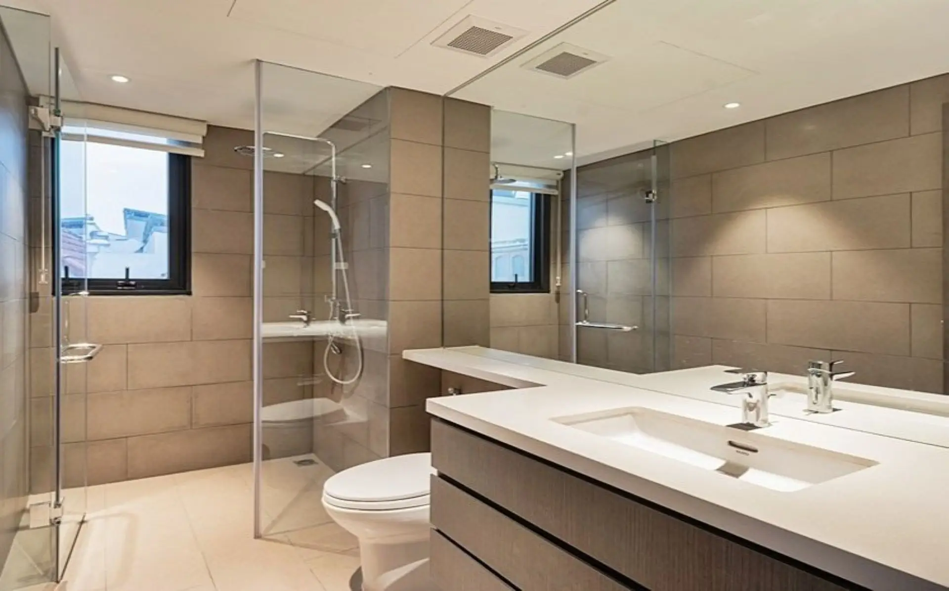 Westlake Residence 8- 4Bed- Bathroom 2