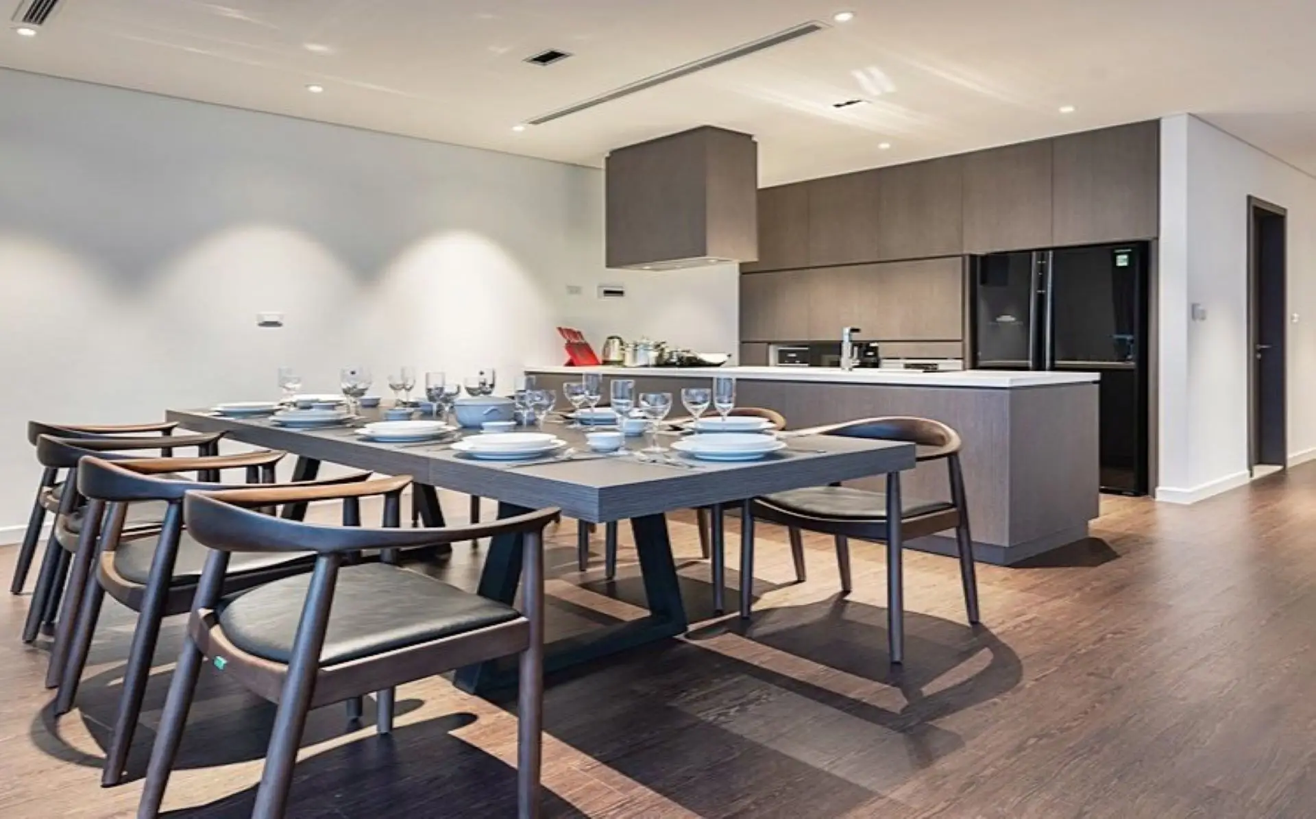 Westlake Residence 8- 4Bed- dining table