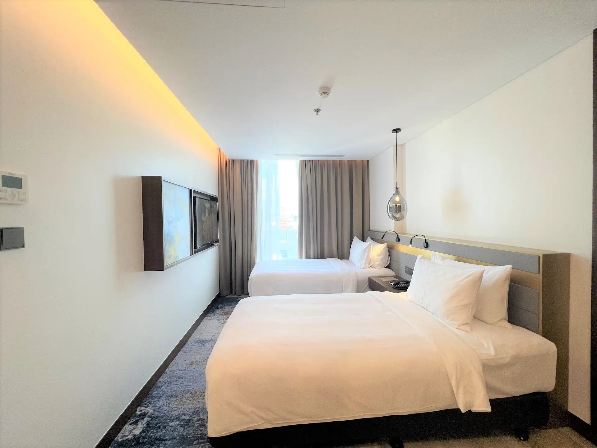 Movenpick_2bed_Bedroom