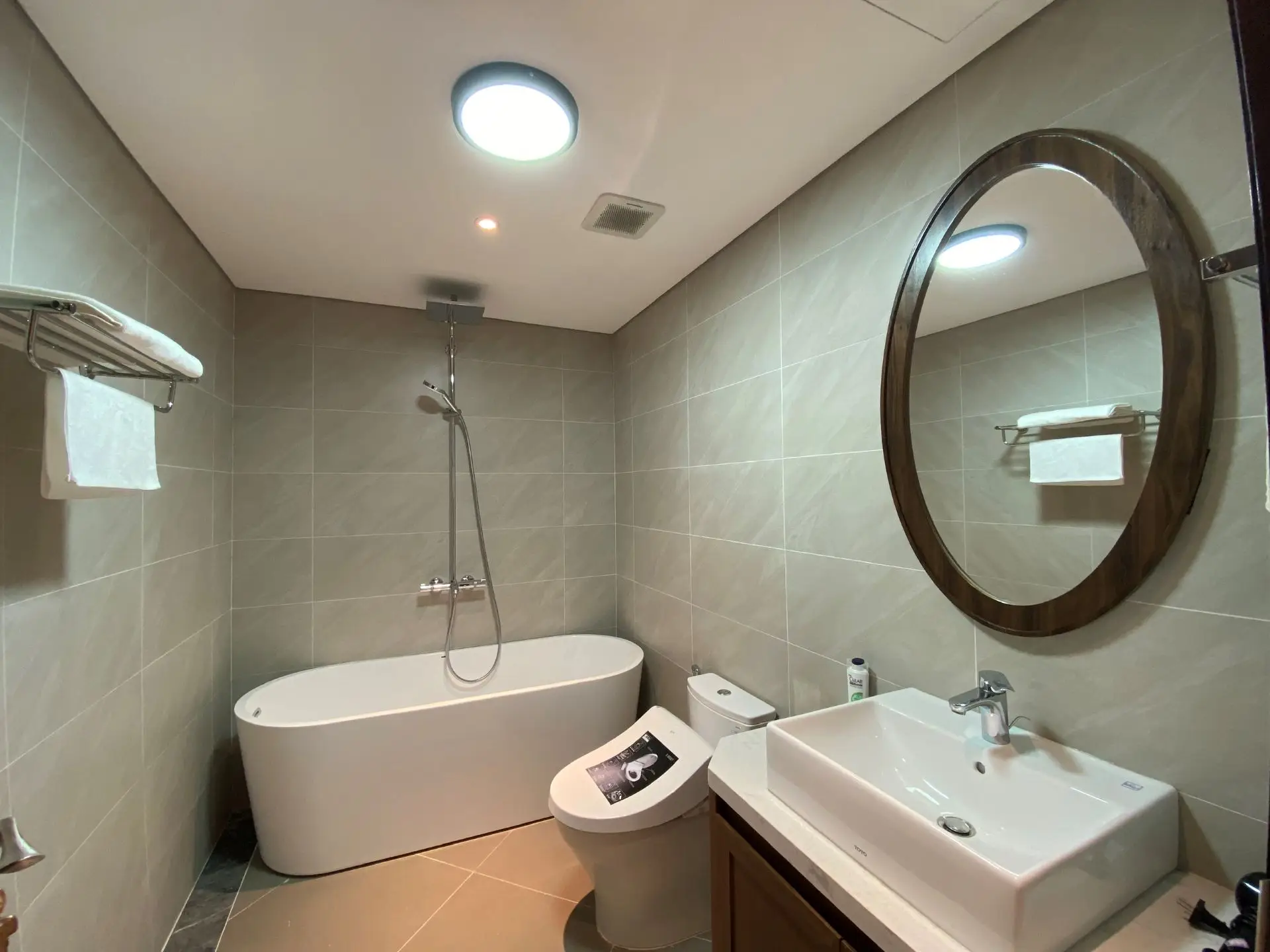 T-Place 7F – 1Bed – Bathroom