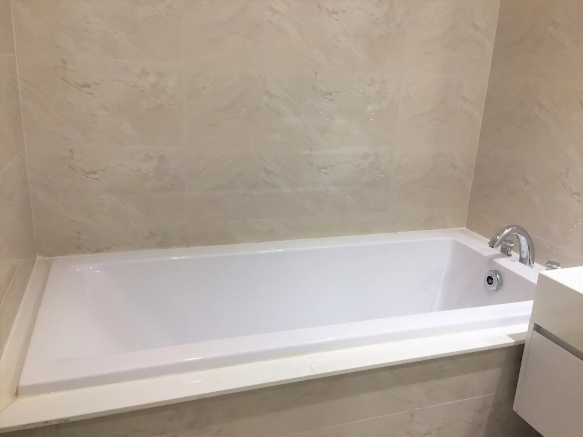 Vinhome Gardenia_2bed_bathtub