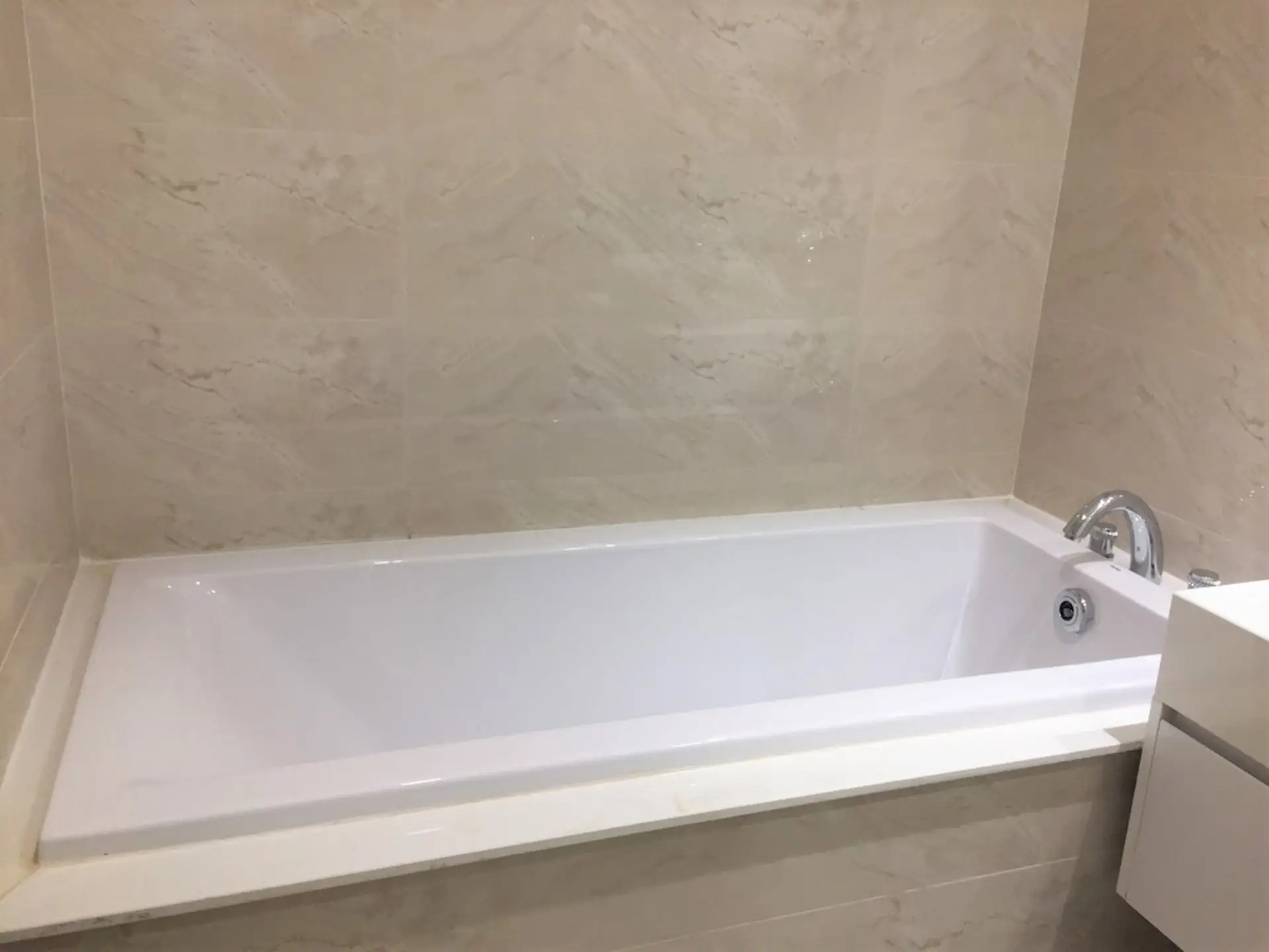 Vinhome Gardenia_3bed_bathtub