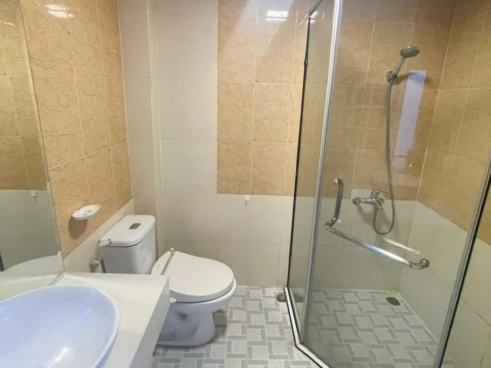 Abrick House Phan Ke Binh_1bed_toilet