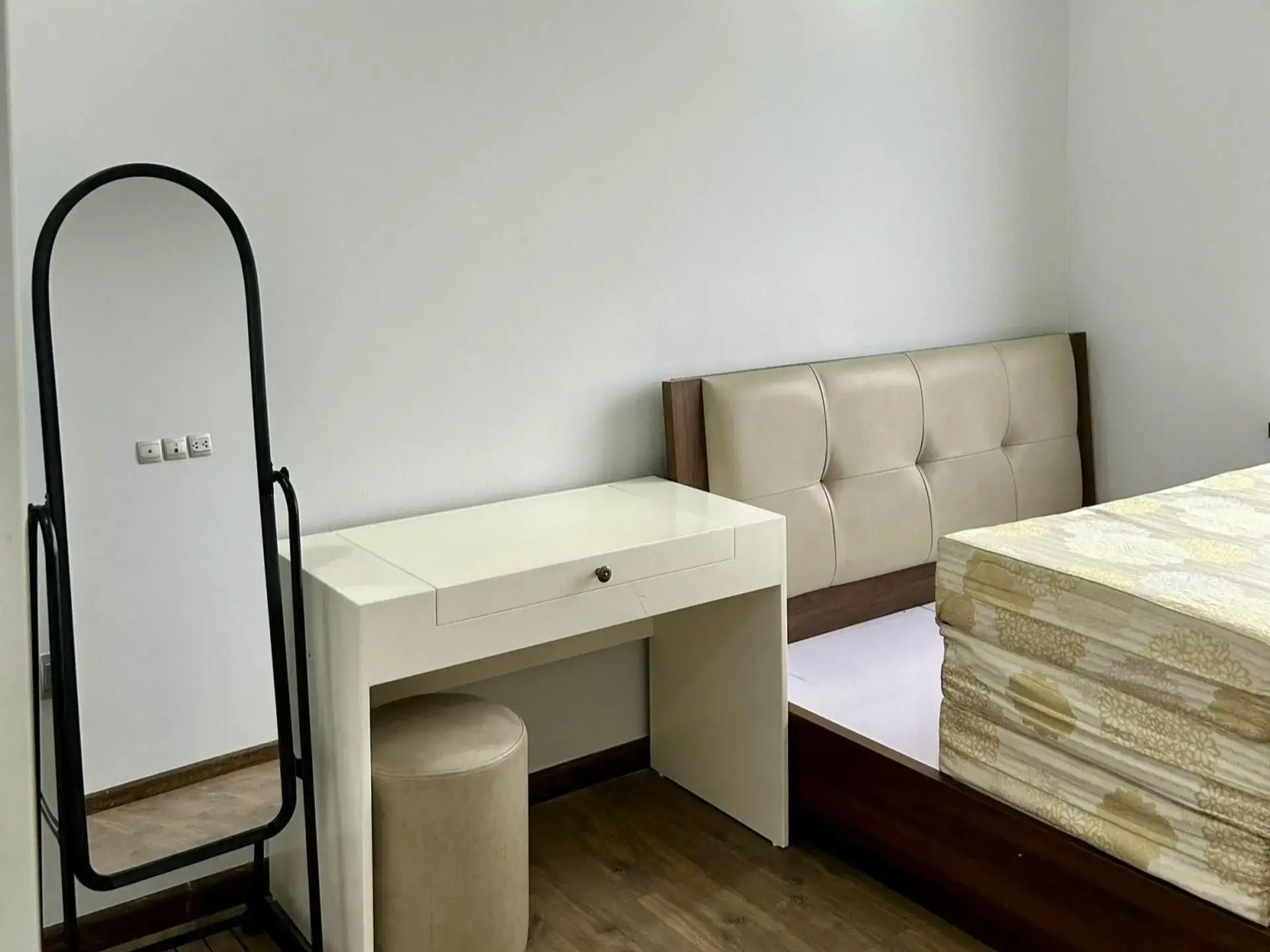 N01T4 Ngoai Giao Doan‗2bed_bed