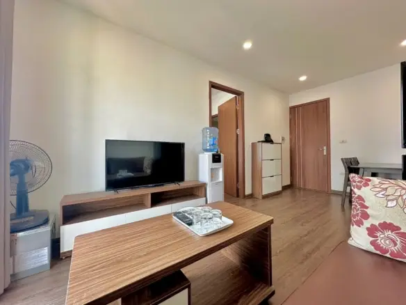 Nine Housing 33 92 Dao Tan Two Bedroom Living Room