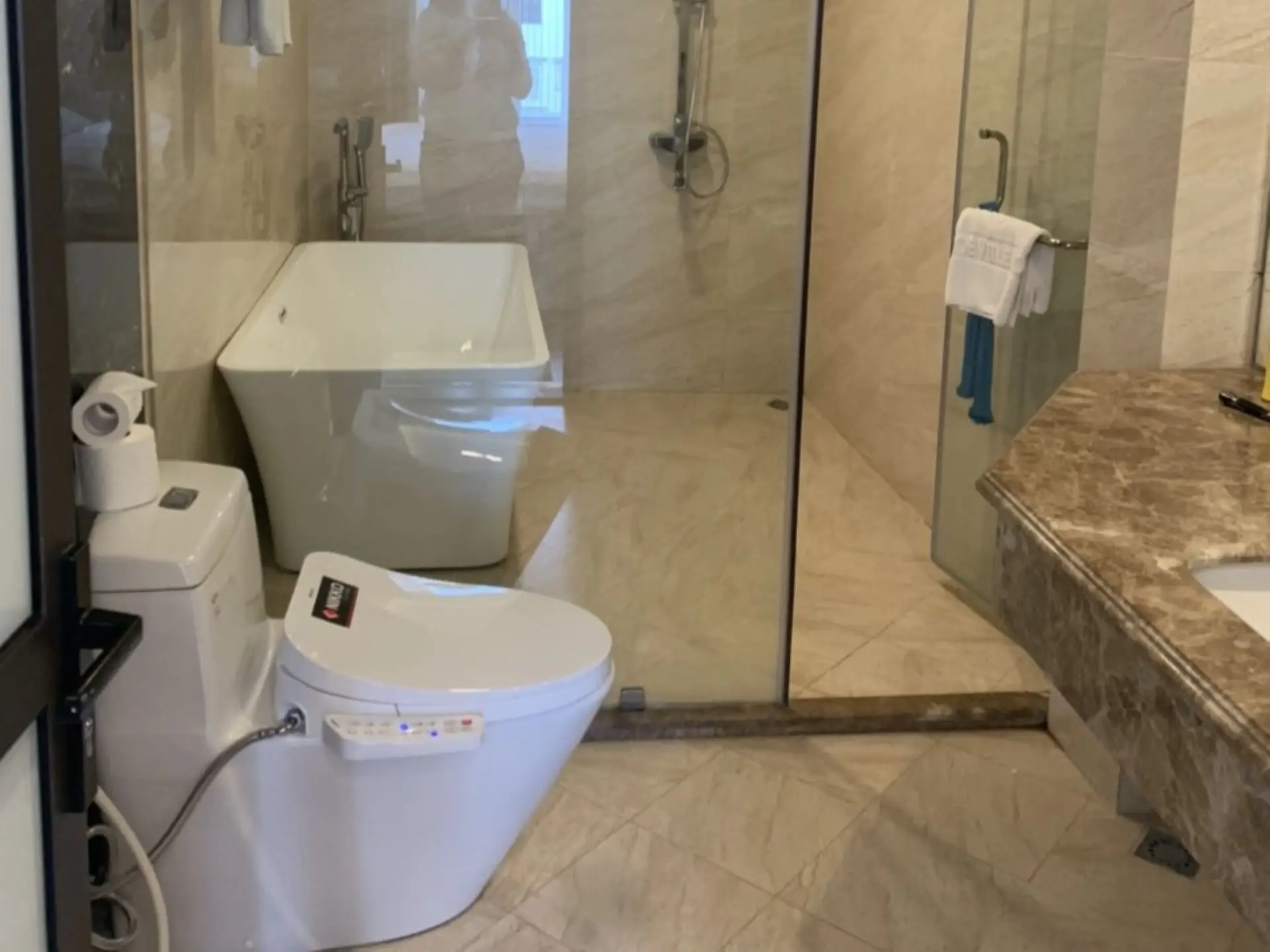 The song Apartment – 7F – 1 bed- Bathroom