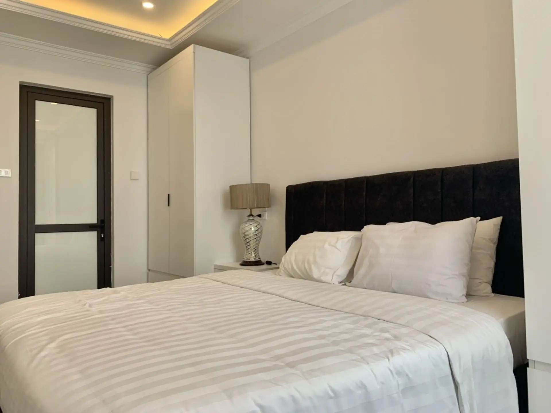 The song Apartment – 7F – 1 bed- Bedroom 1