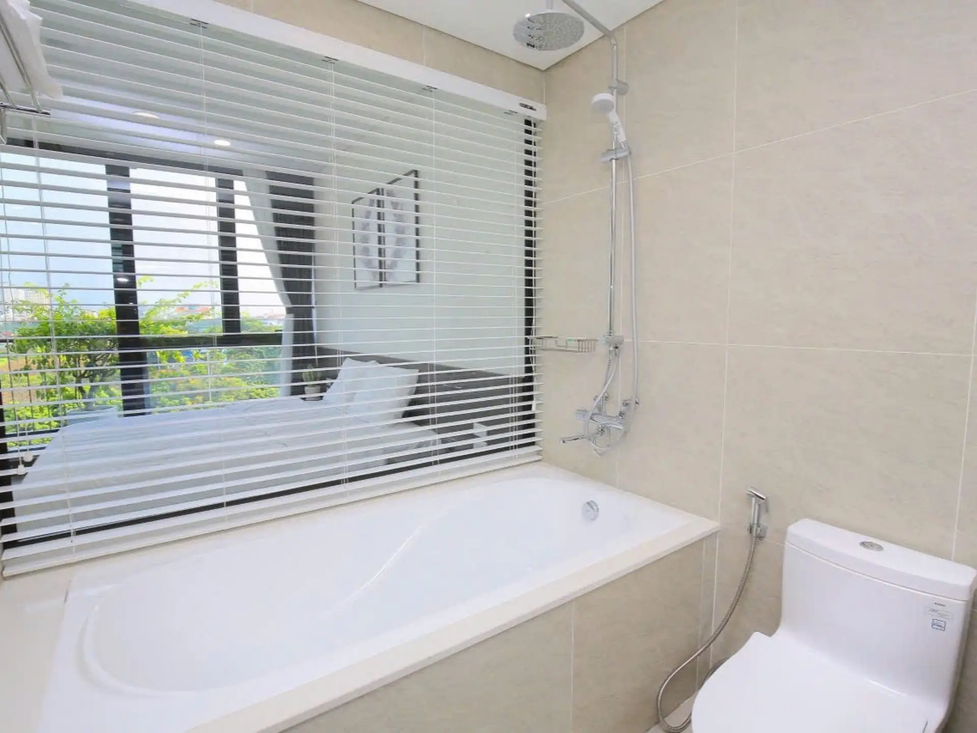 Bathtub room