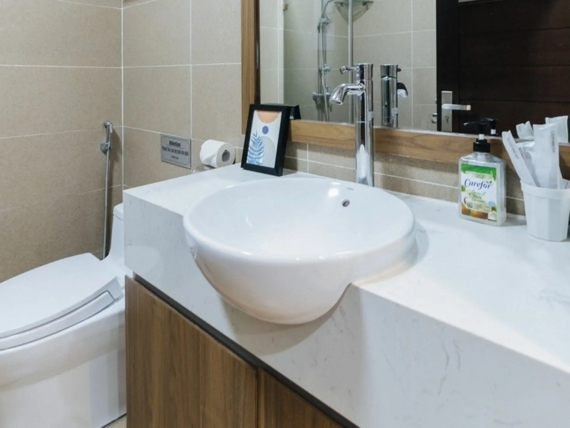 Cara Rutic- 2bed-6F- bathroom