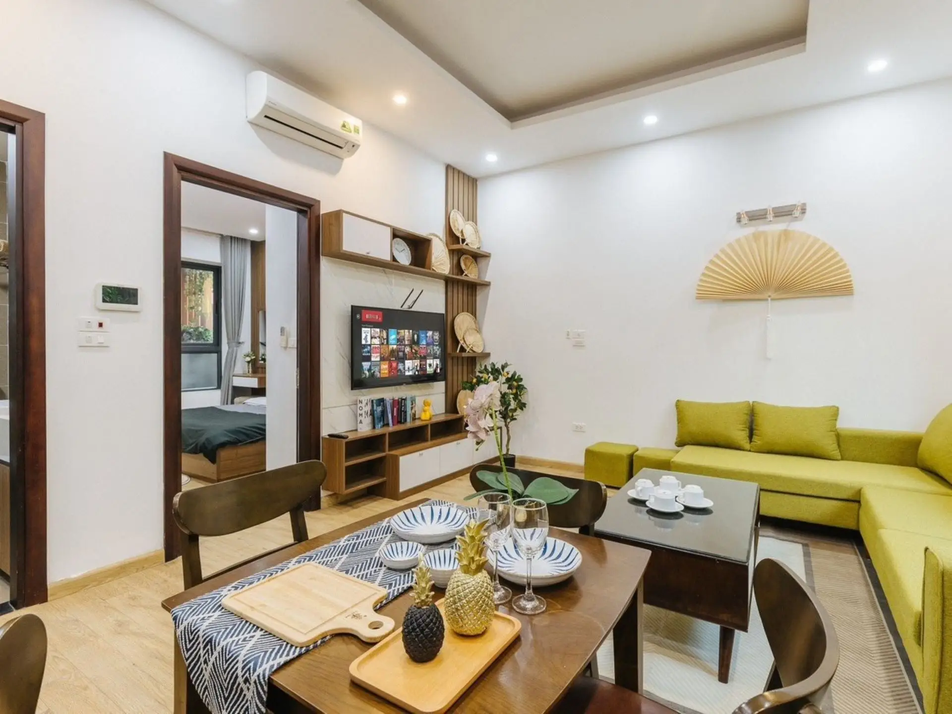 Cara Rutic- 2bed-6F- living room