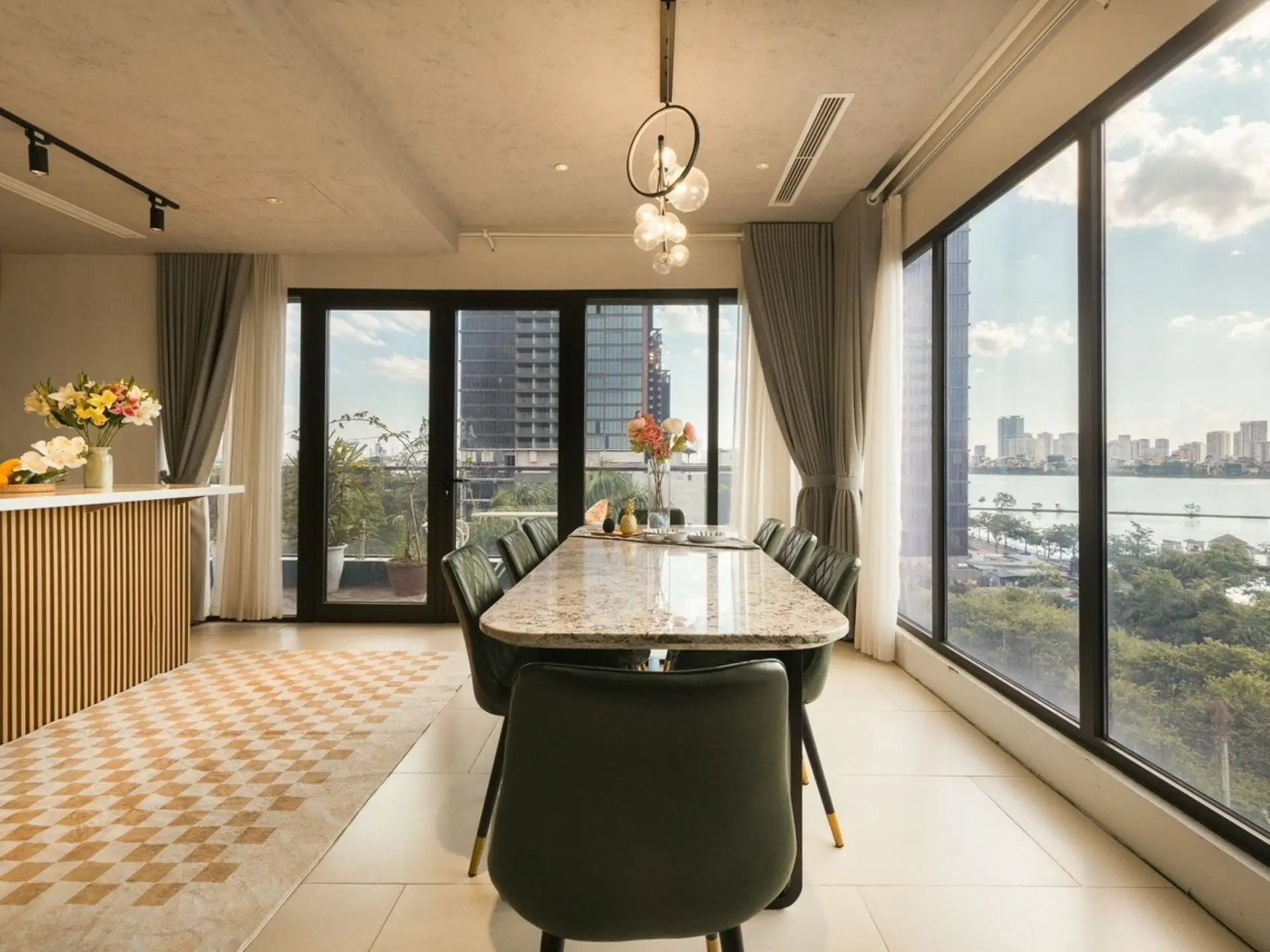 Cara Rutic Penhouse – dining table