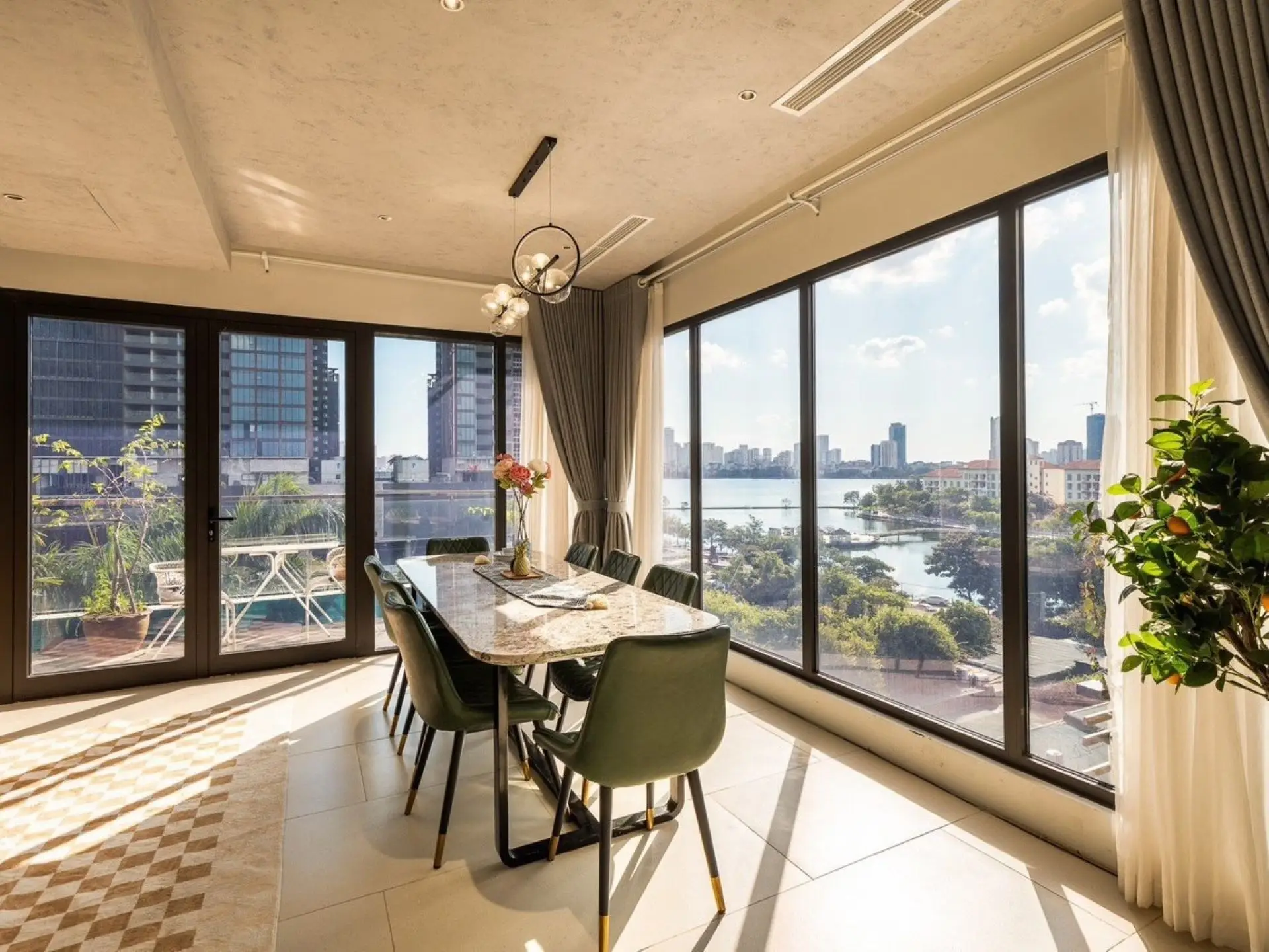 Cara Rutic Penhouse – dining table 1