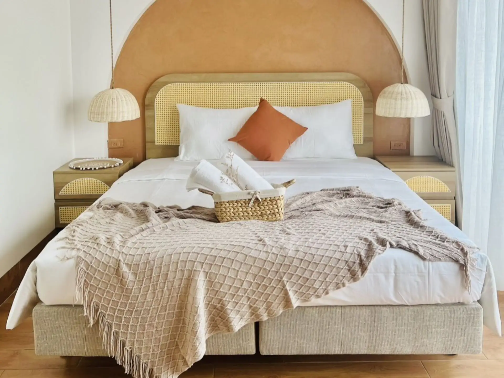 Cozy Orange – 1bed – bedroom