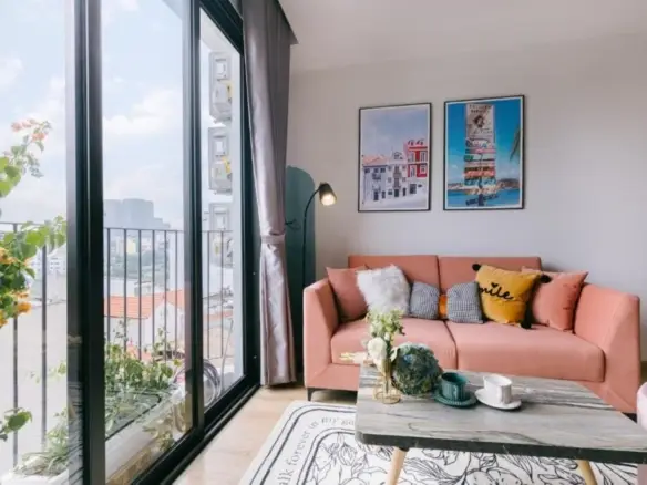 Crescendo Urban Stay Living Room