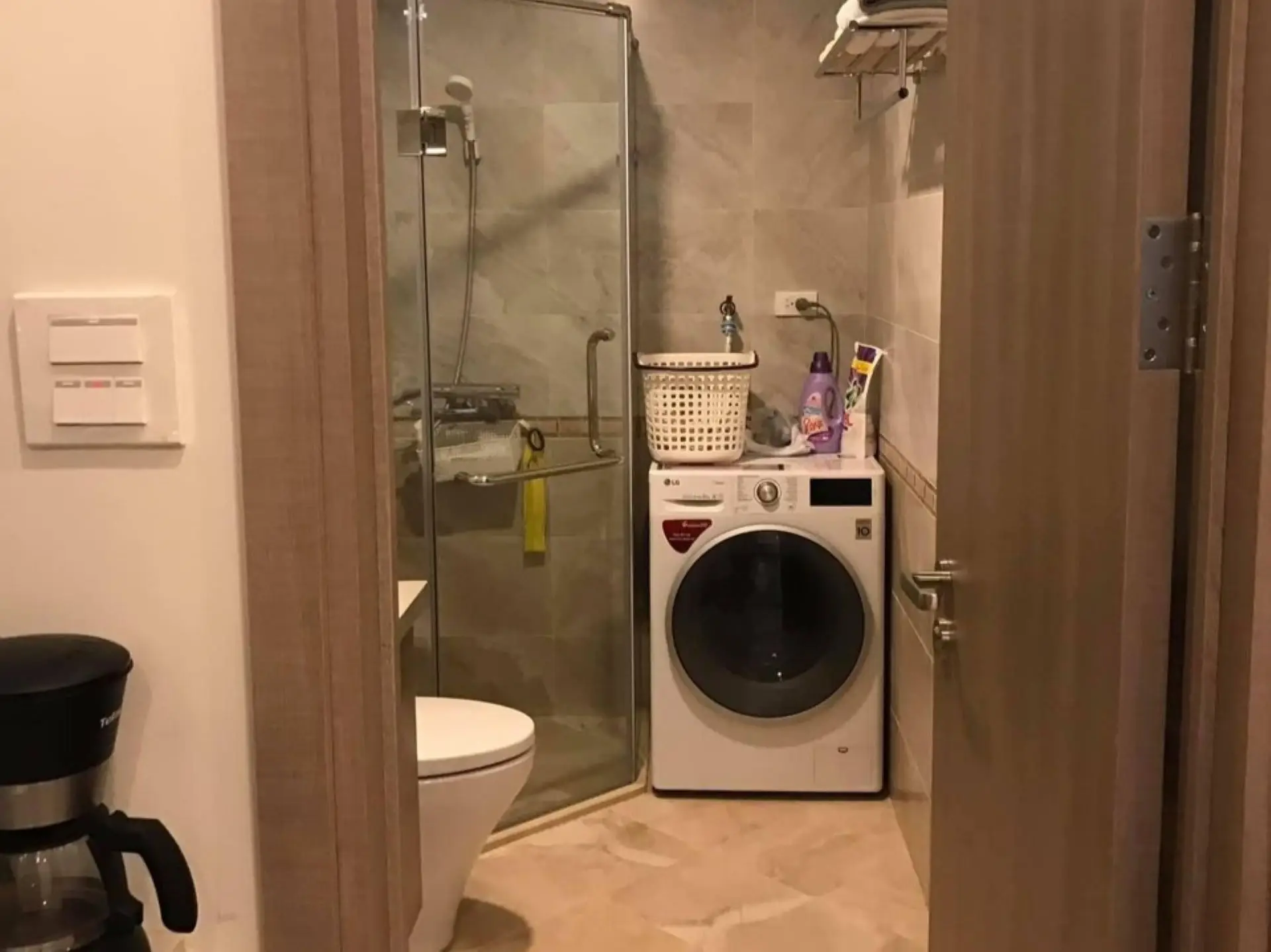 H pretty House- bathroom