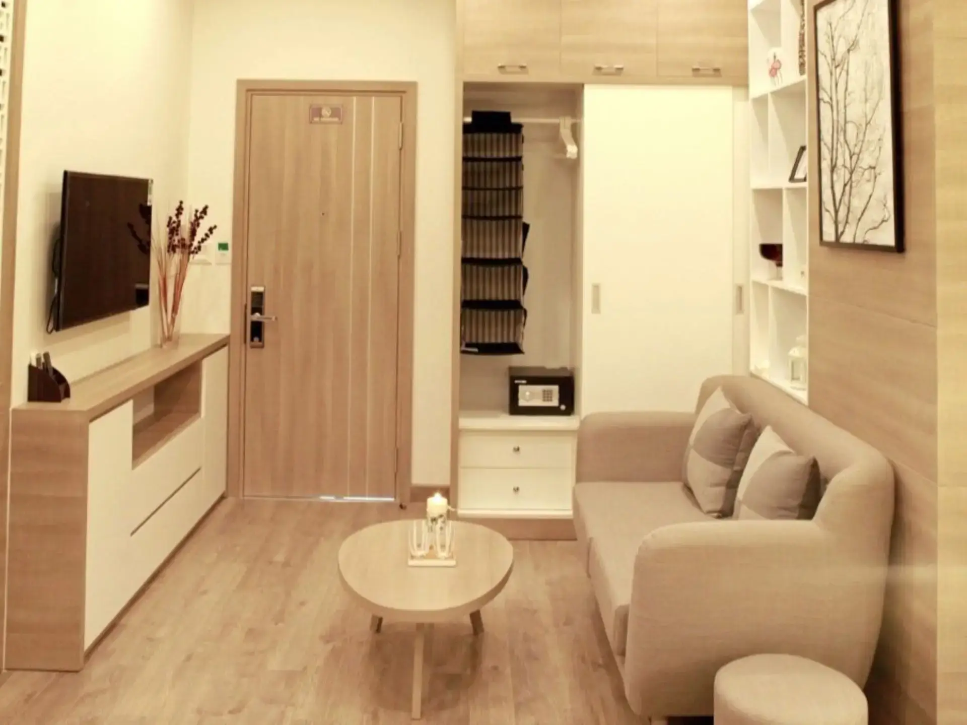H pretty House- living room 2