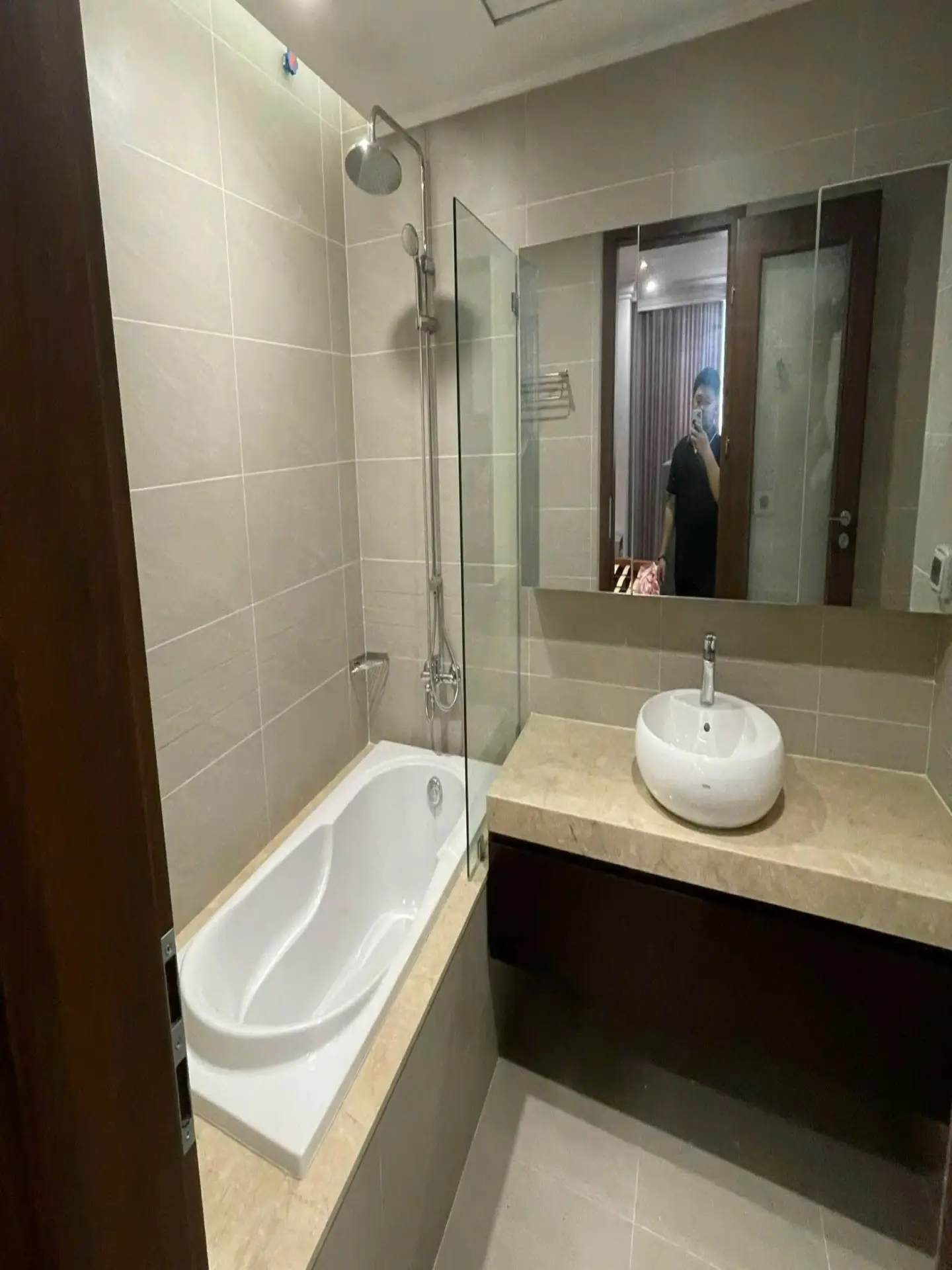HDI Tower – 18F- bathroom 1