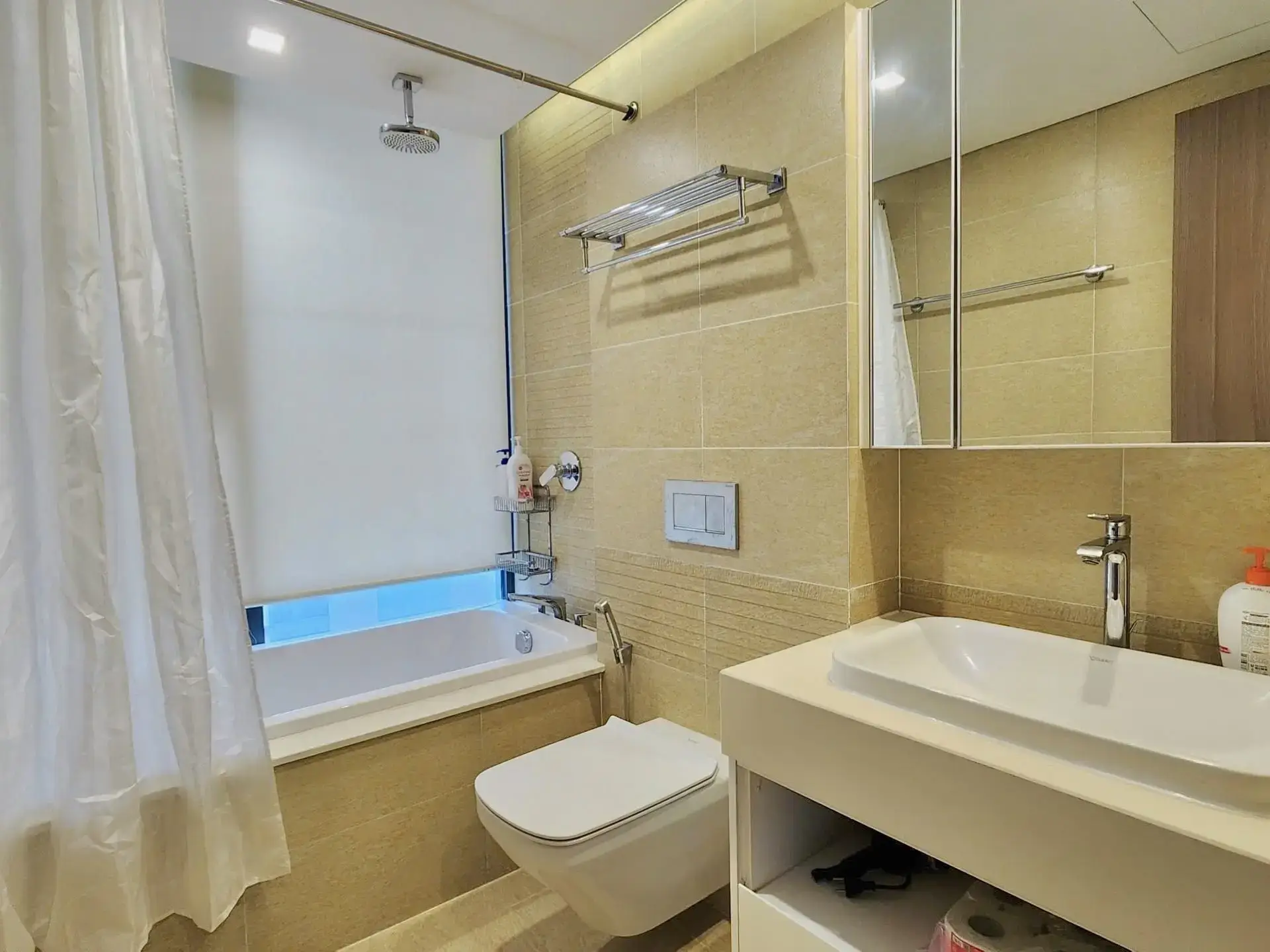 Metropolis -41F-3bed- bathroom