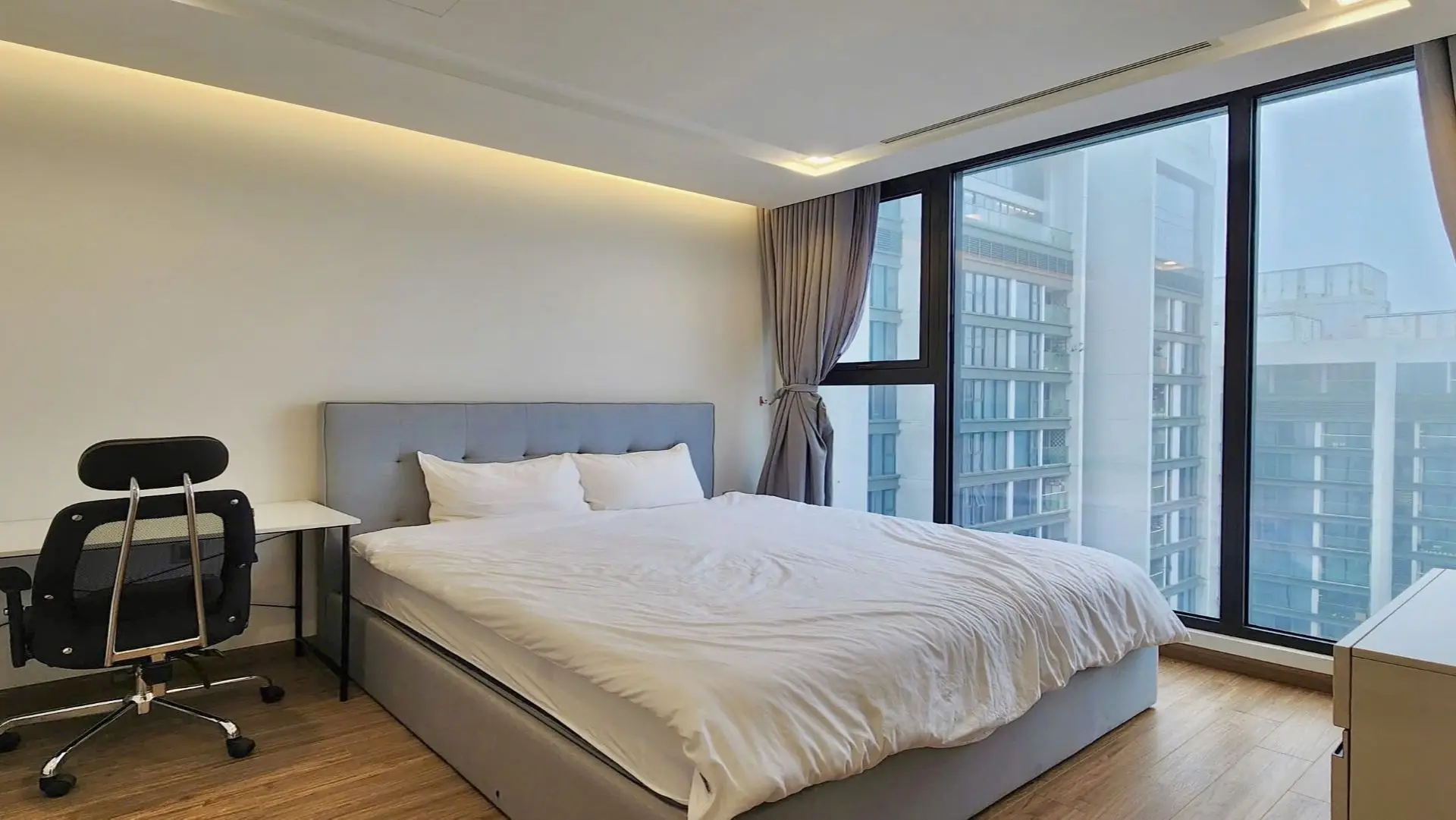 Metropolis -41F-3bed- bedroom