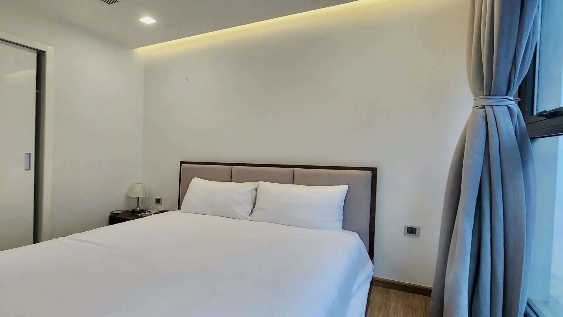 Metropolis -41F-3bed- bedroom 1