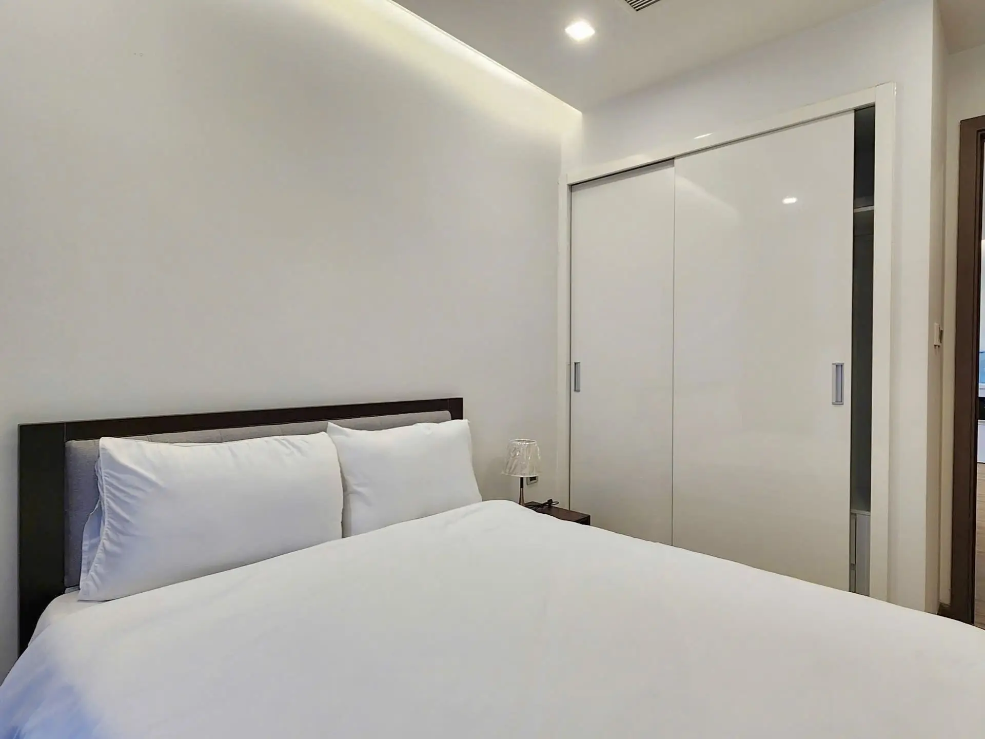 Metropolis -41F-3bed- bedroom 2