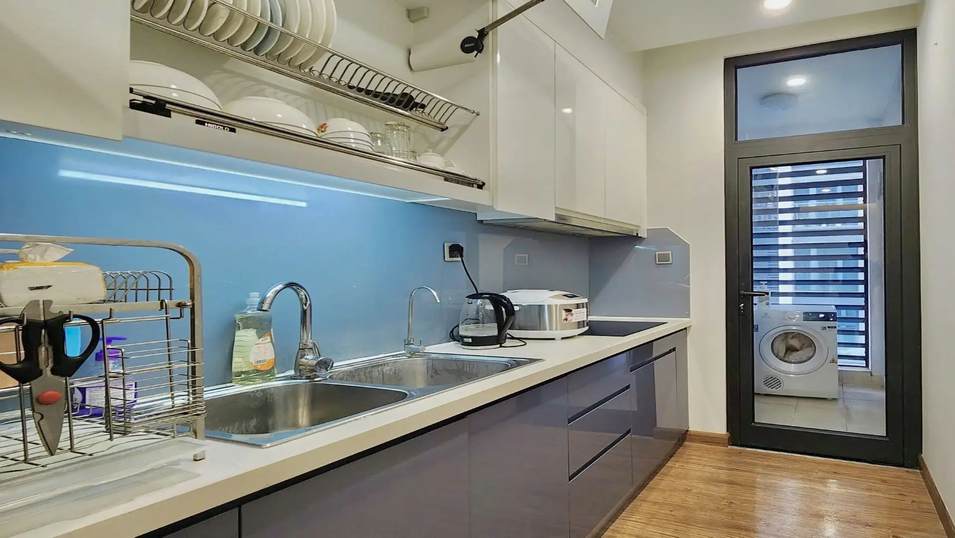 Metropolis -41F-3bed- kitchen