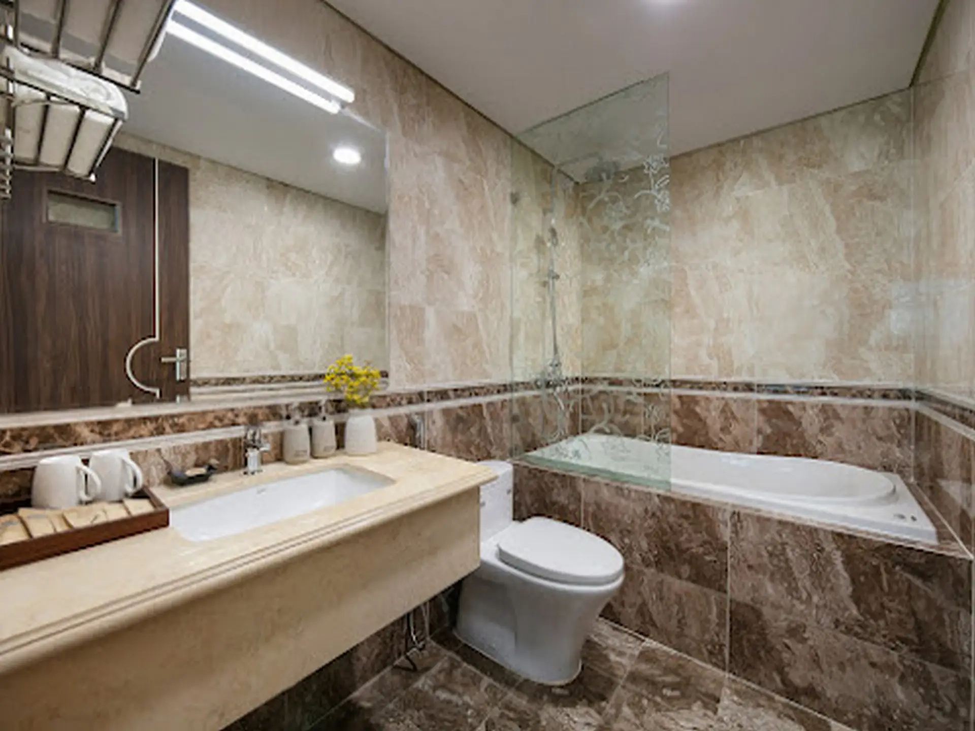 NETLAND WESTLAKE LEGACY SUITES_bathroom