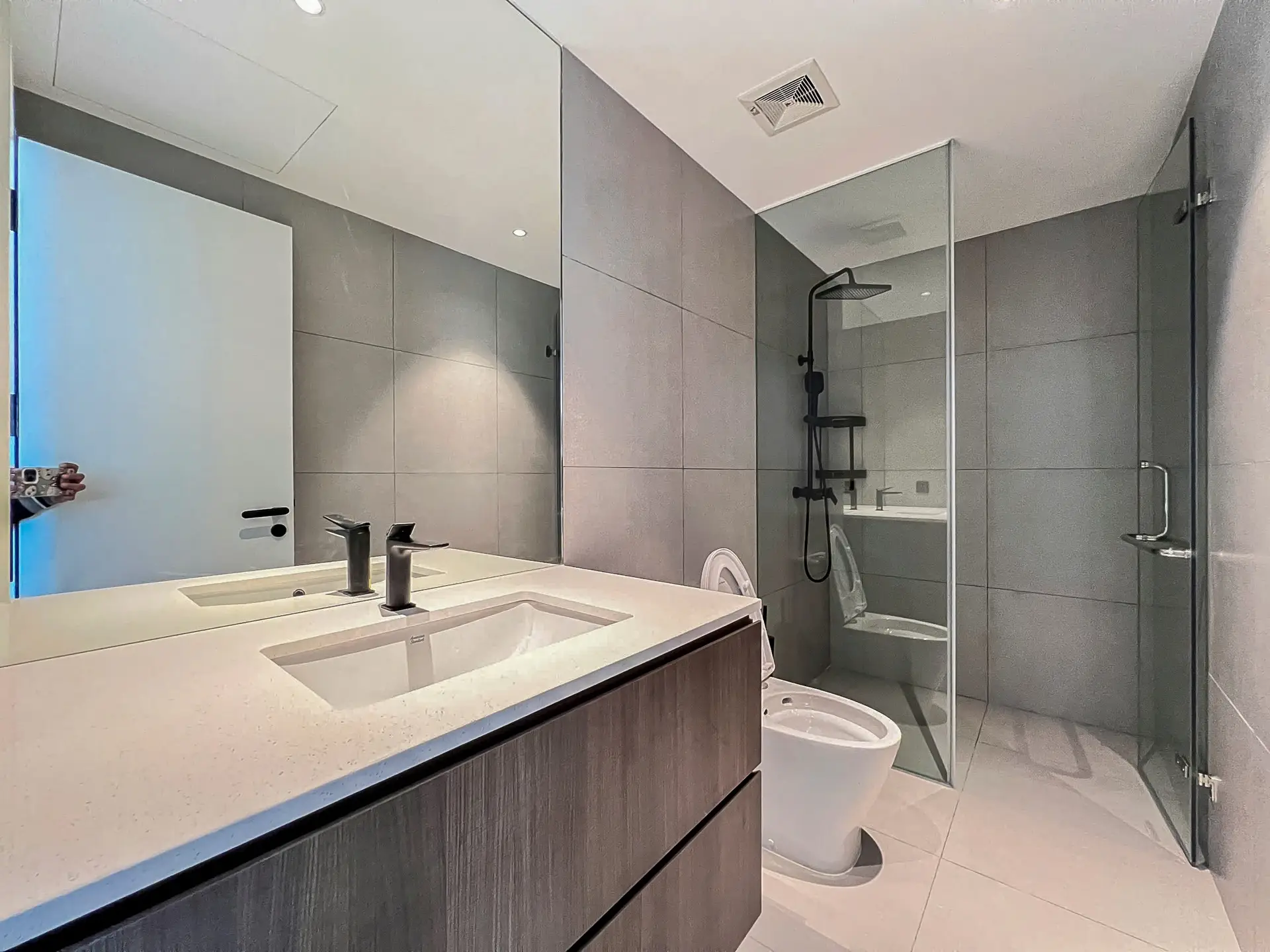 Shower toilet 3