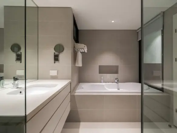 Sweethome 8 Two Bedroom Bathroom