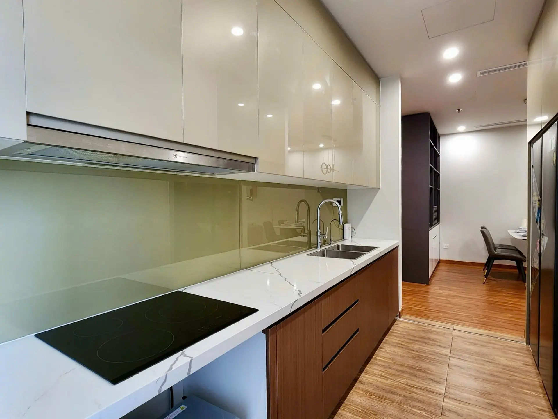 The Matrixone 17F 2bed_kitchen (2)