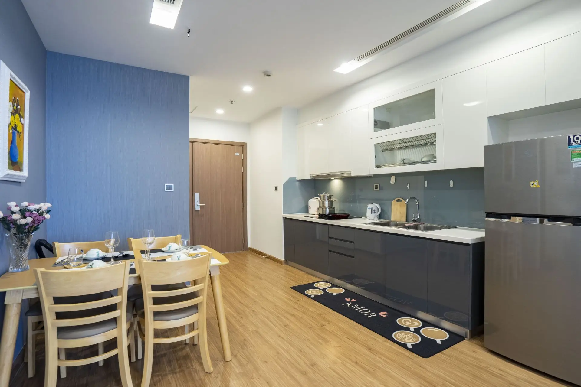 Vinhome Metropolis -1 Bed – Dining table