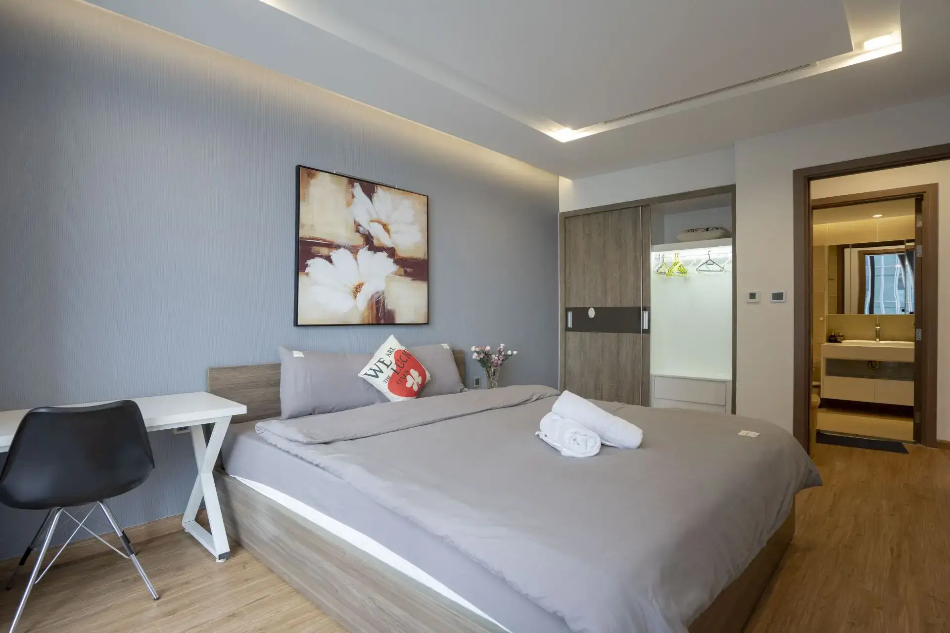 Vinhome Metropolis -1 Bed – bedroom 1