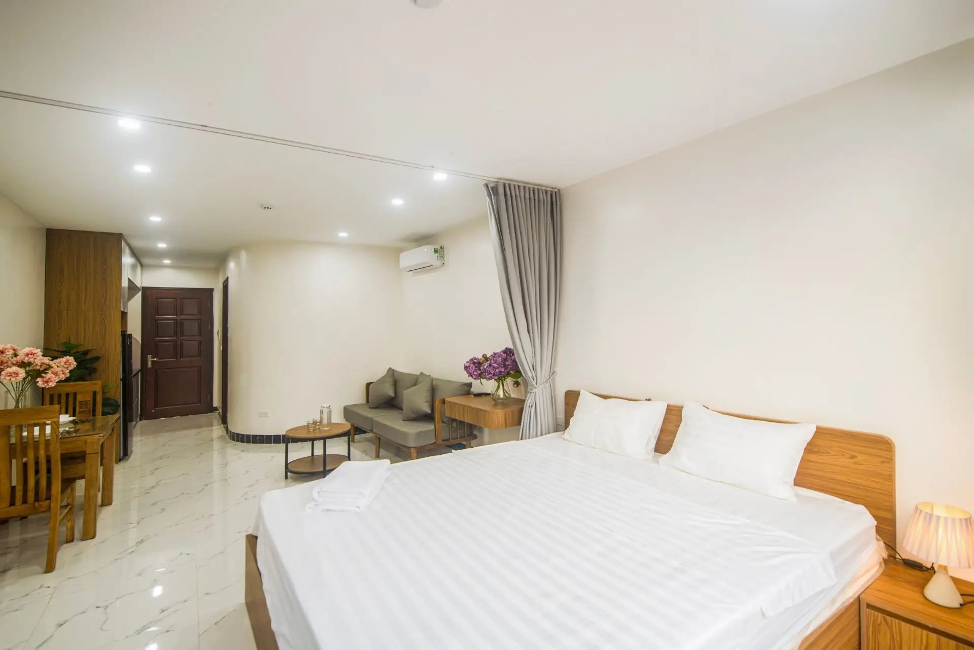 Lily House- studio – Bedroom