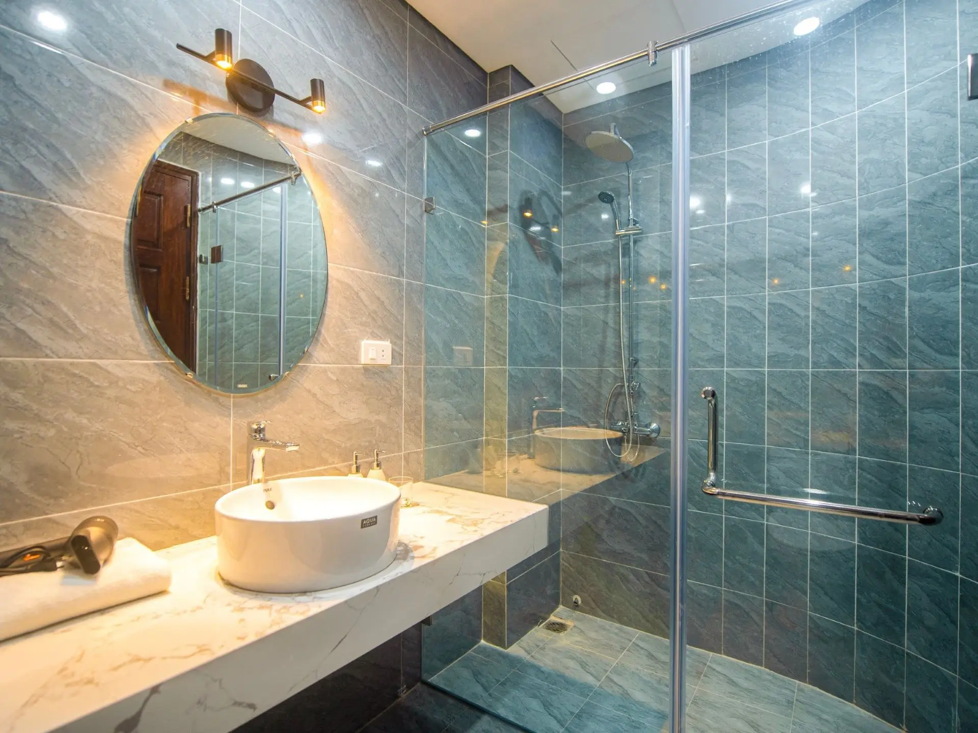 Lily House- studio – bathroom