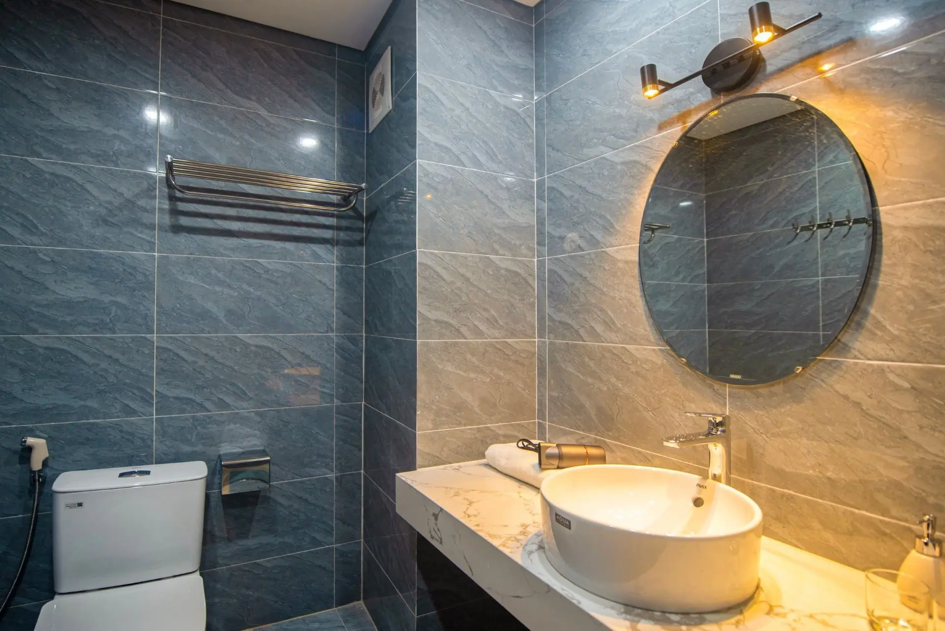 Lily House- studio – bathroom 1