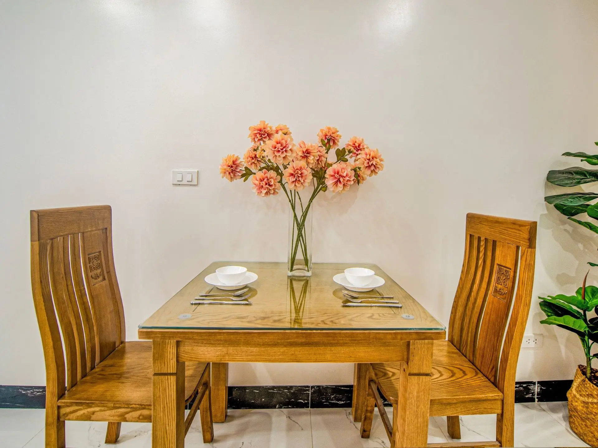 Lily House- studio – dining table