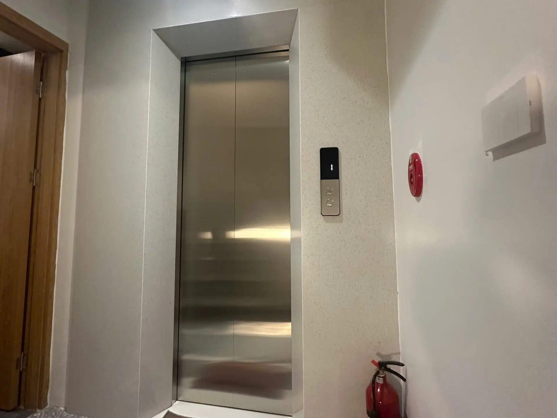 14.224 DuongBuoi_elevator