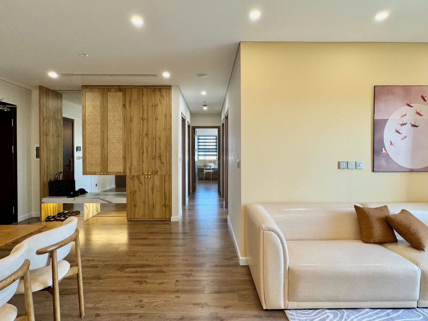 Hoang-Thanh-Pearl-28F-3bed-livingroom-3